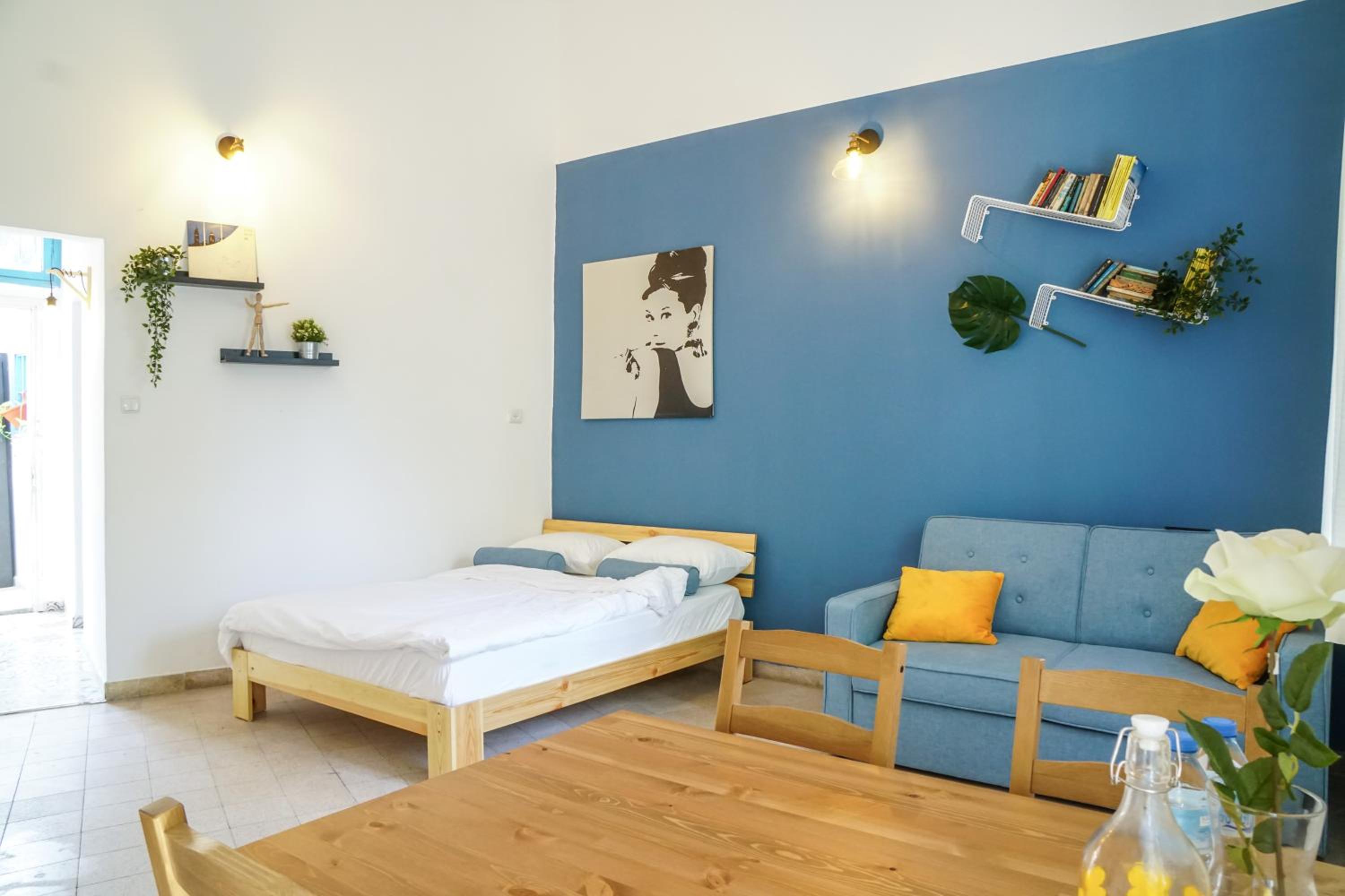 Apartment with Balcony - Photo 13