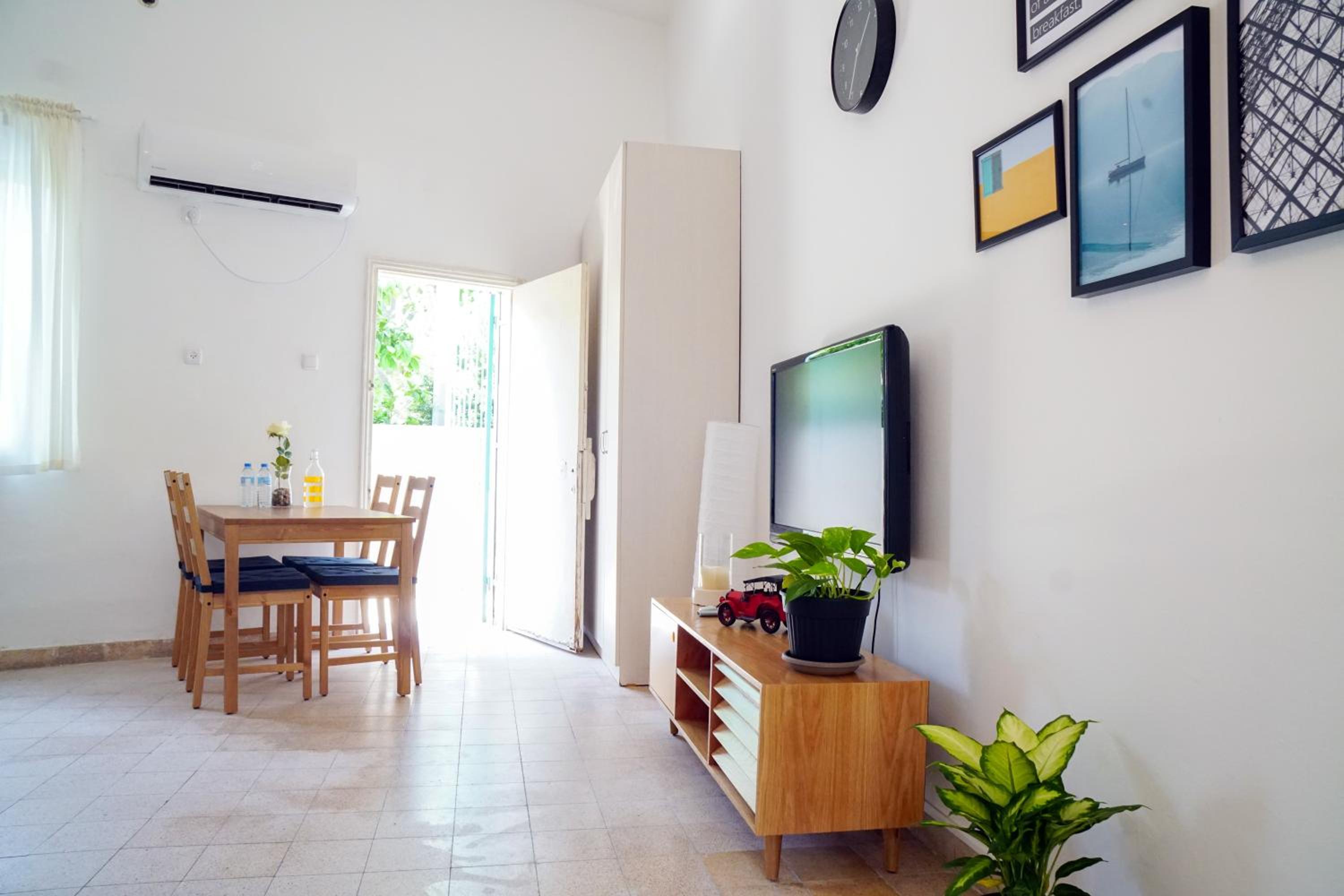 Apartment with Balcony - Photo 14