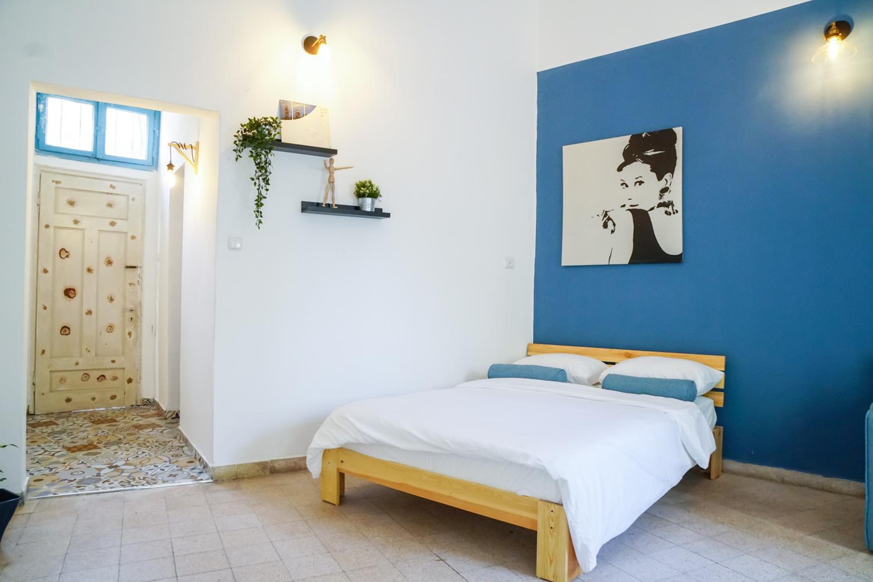 Apartment with Balcony - Photo 17