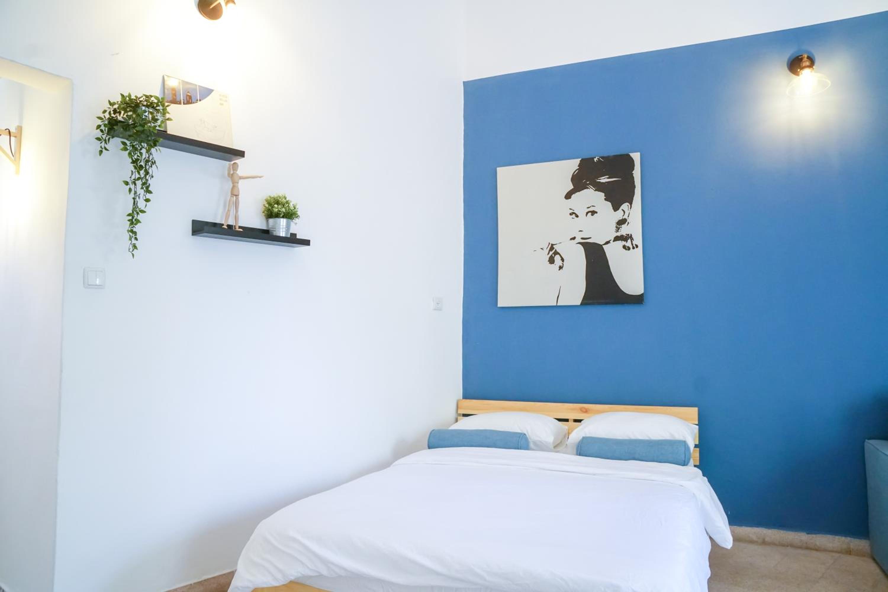 Apartment with Balcony - Photo 18