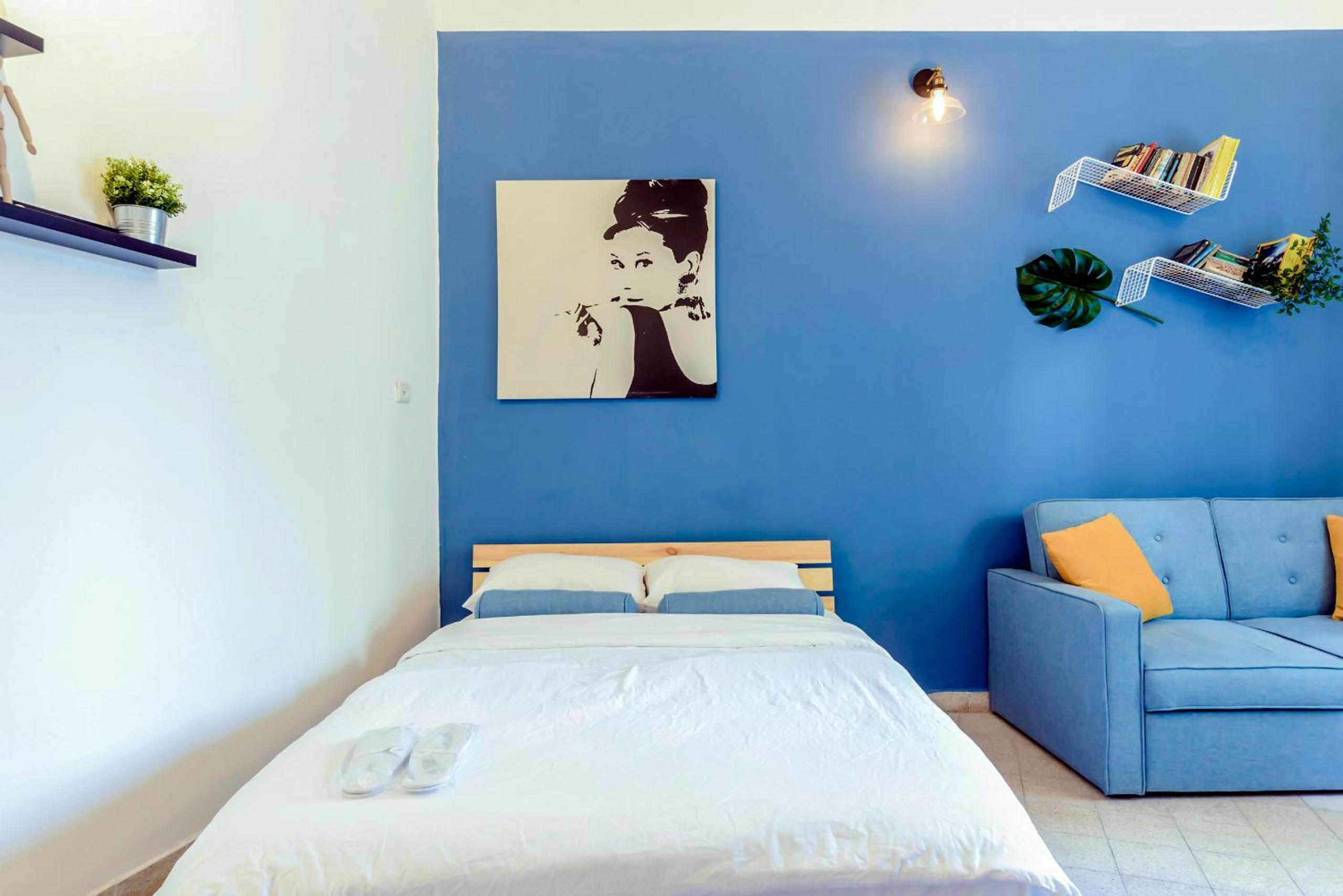 Apartment with Balcony - Photo 25