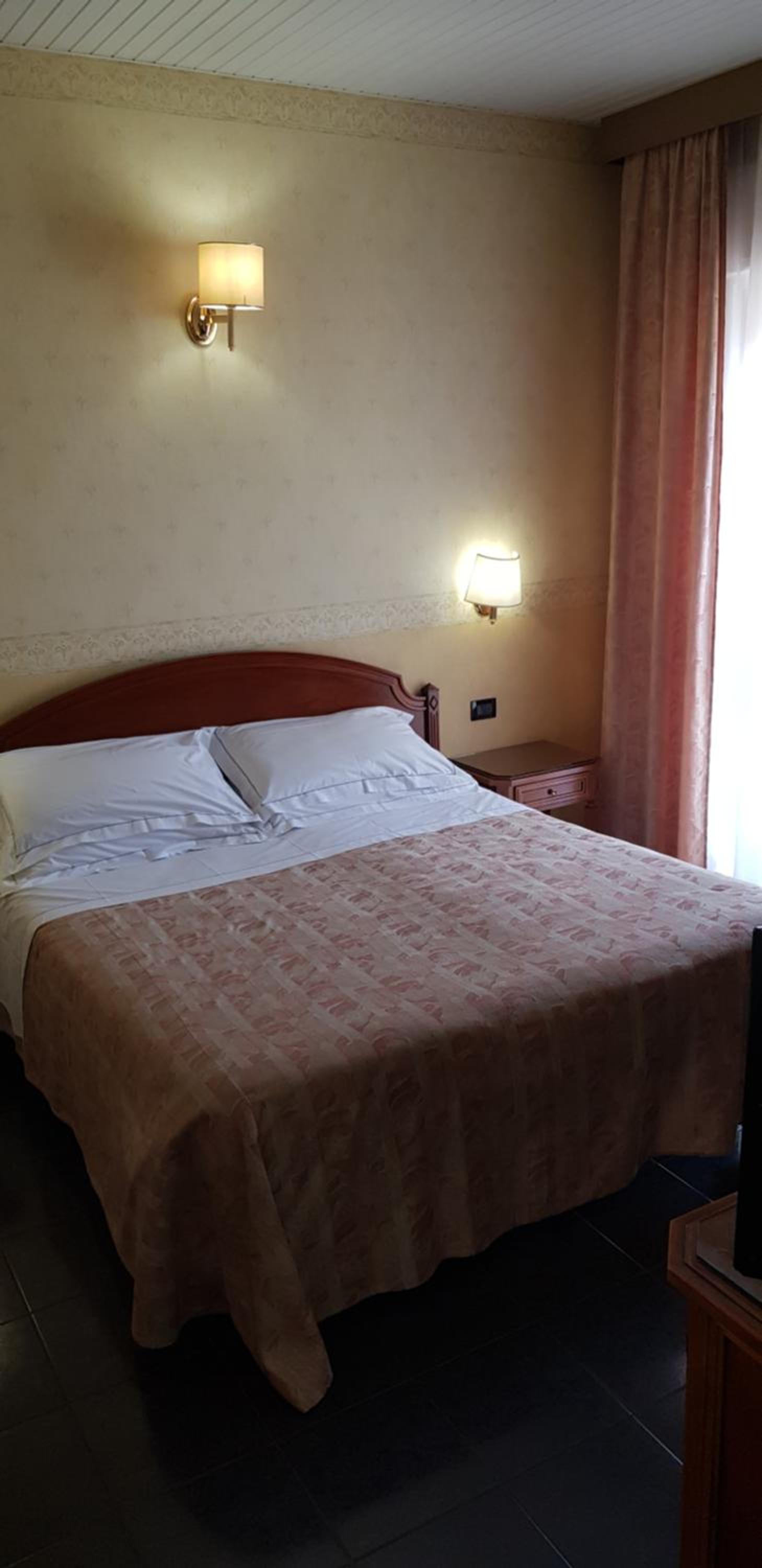 Standard Double Room - Photo 1