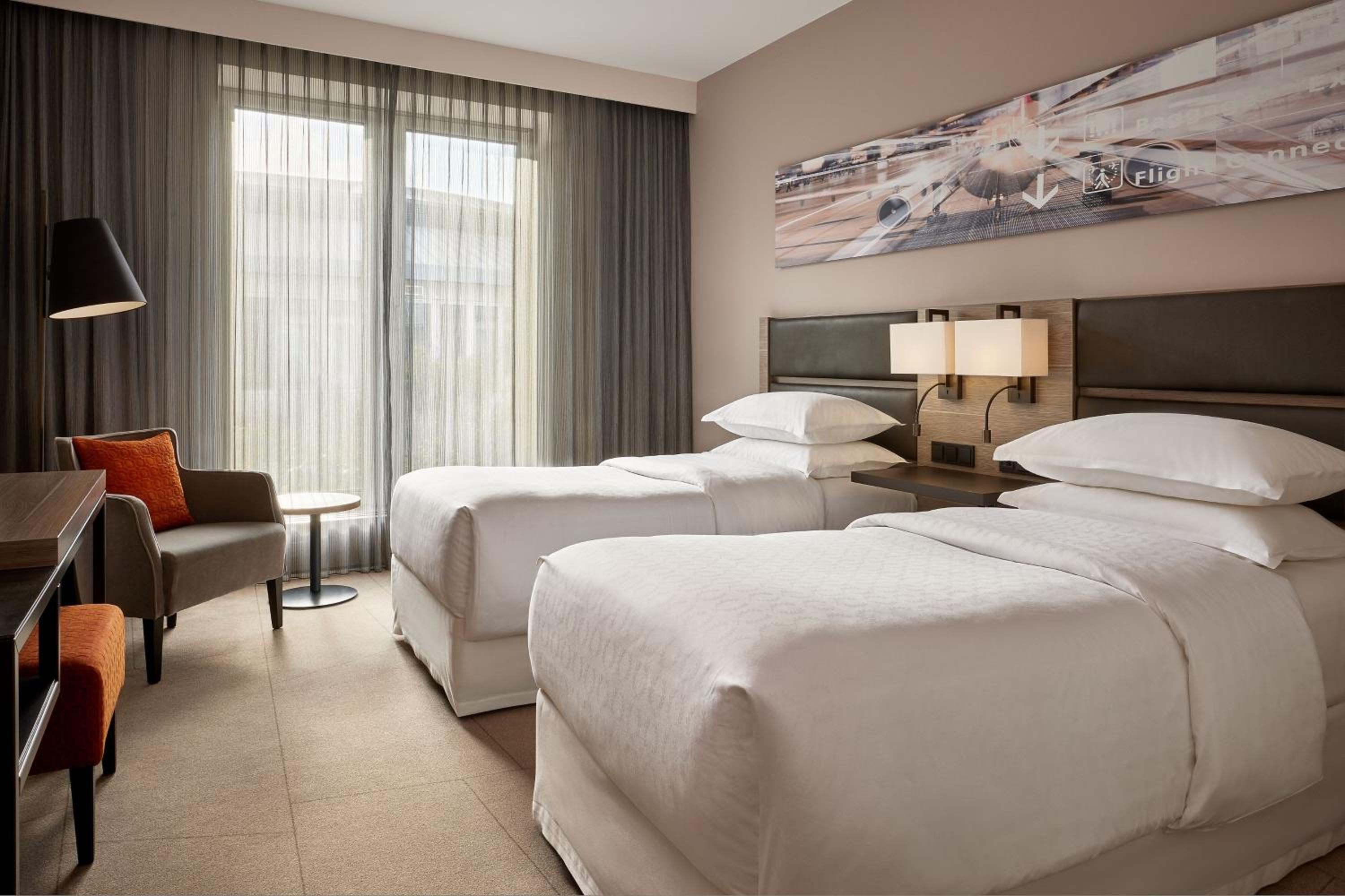 Executive Twin Guest Room - Photo 1