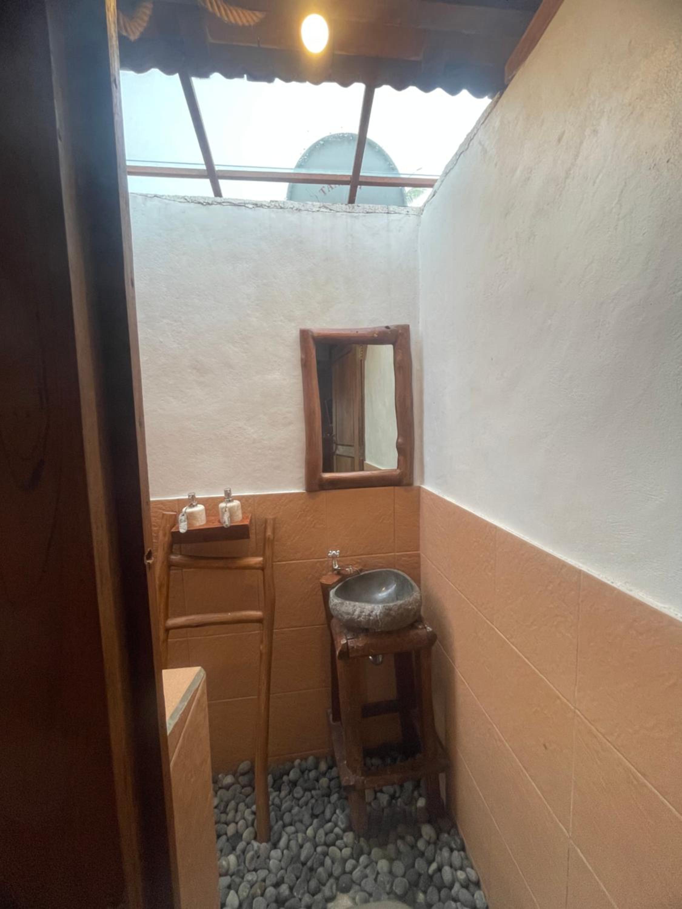 Deluxe Double Room with Balcony - Photo 16