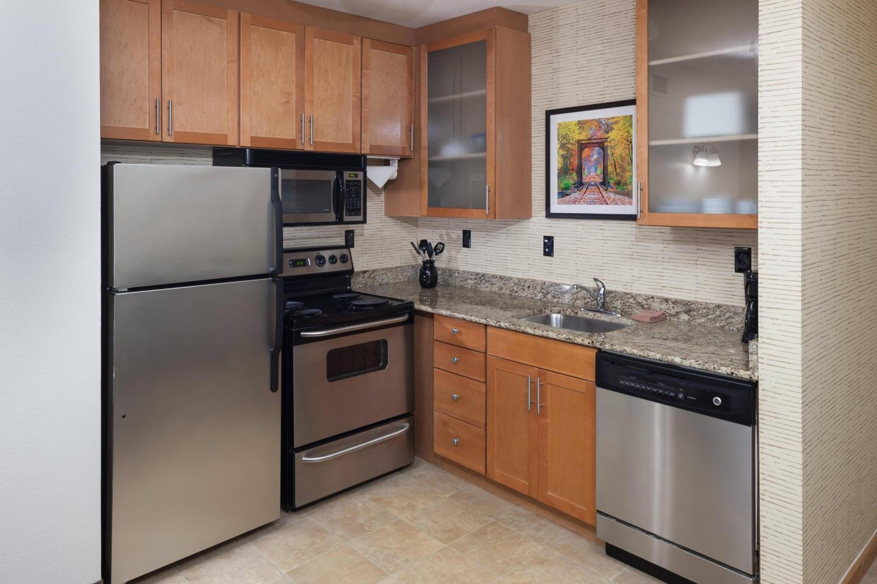 One-Bedroom Suite - Photo 2