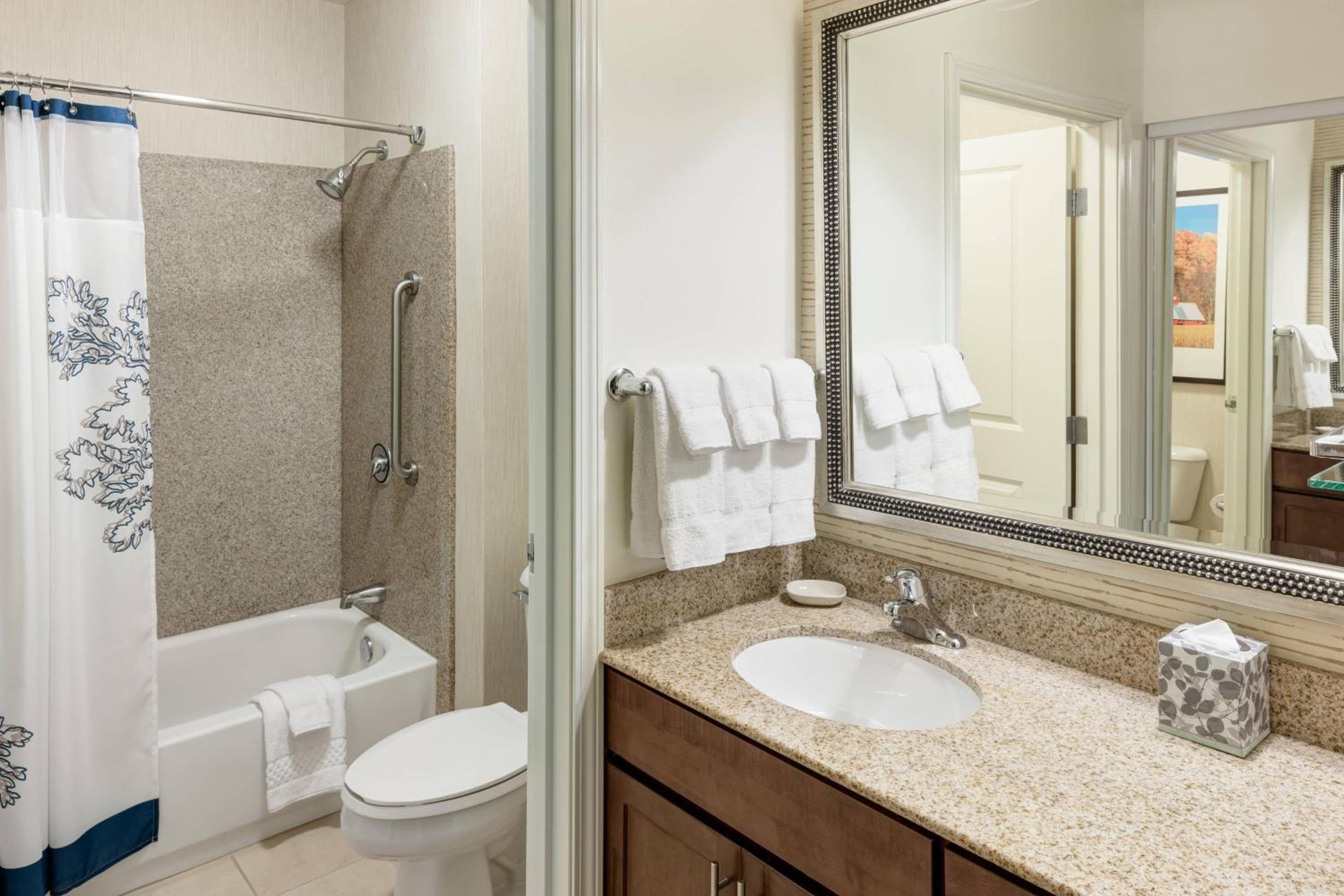 One-Bedroom King Suite with Sofa Bed - Hearing Accessible photo 3