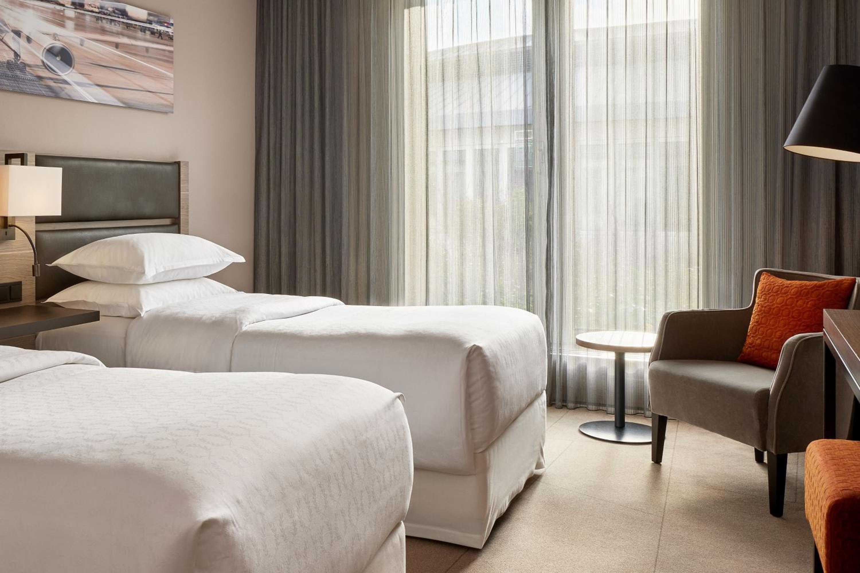 Executive Twin Guest Room - Photo 3