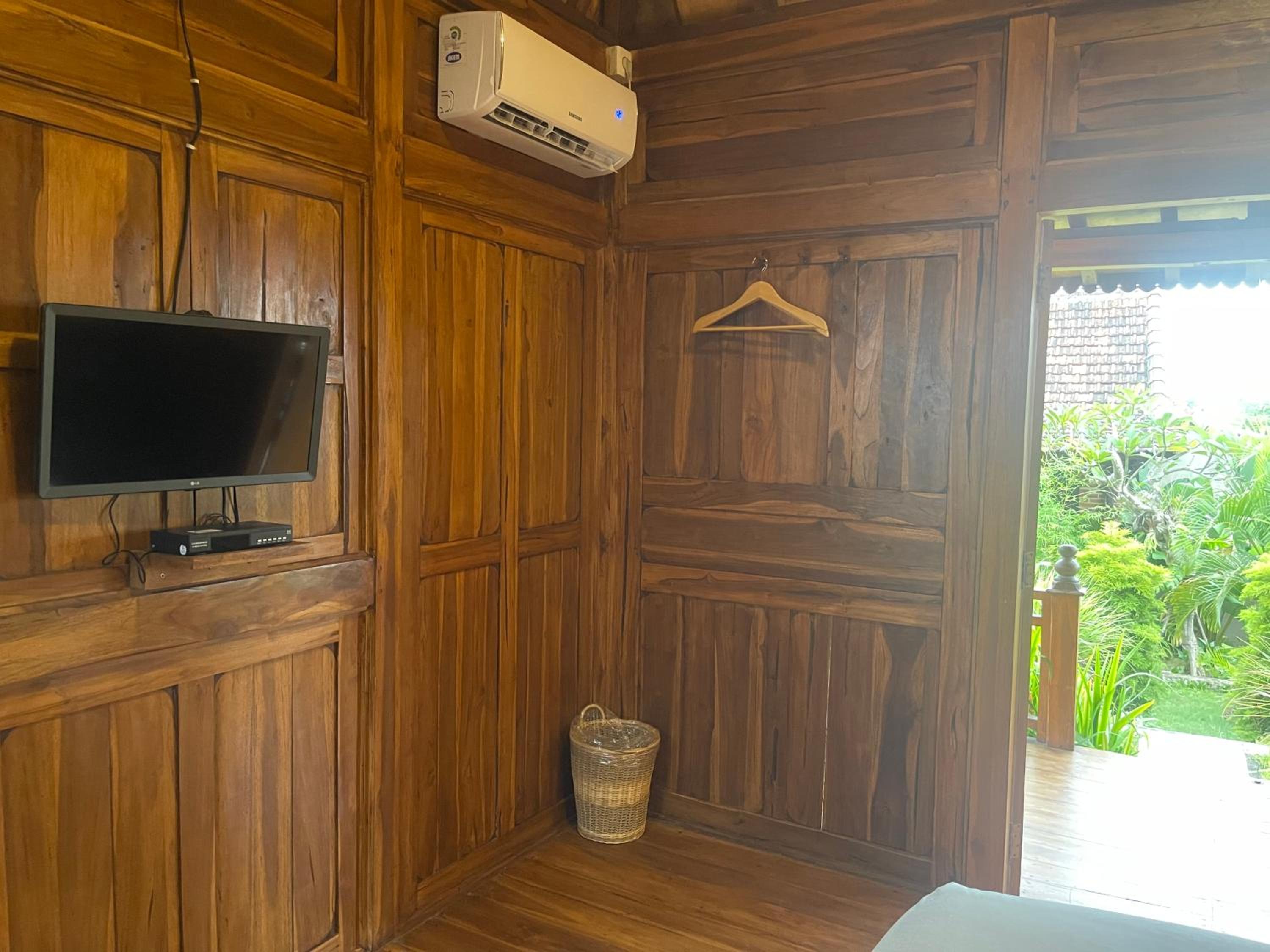 Deluxe Double Room with Balcony - Photo 1