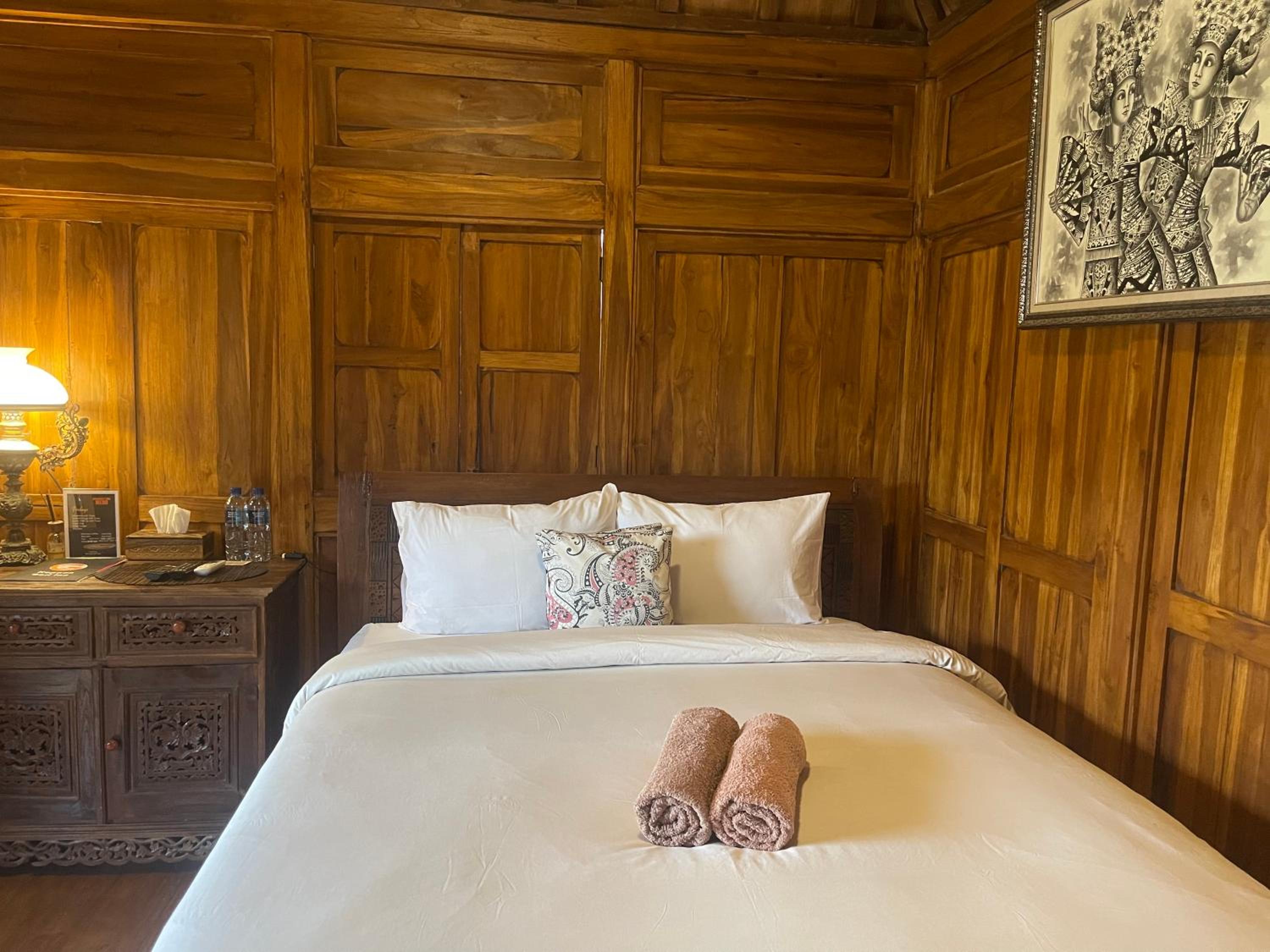 Deluxe Double Room with Balcony - Photo 13