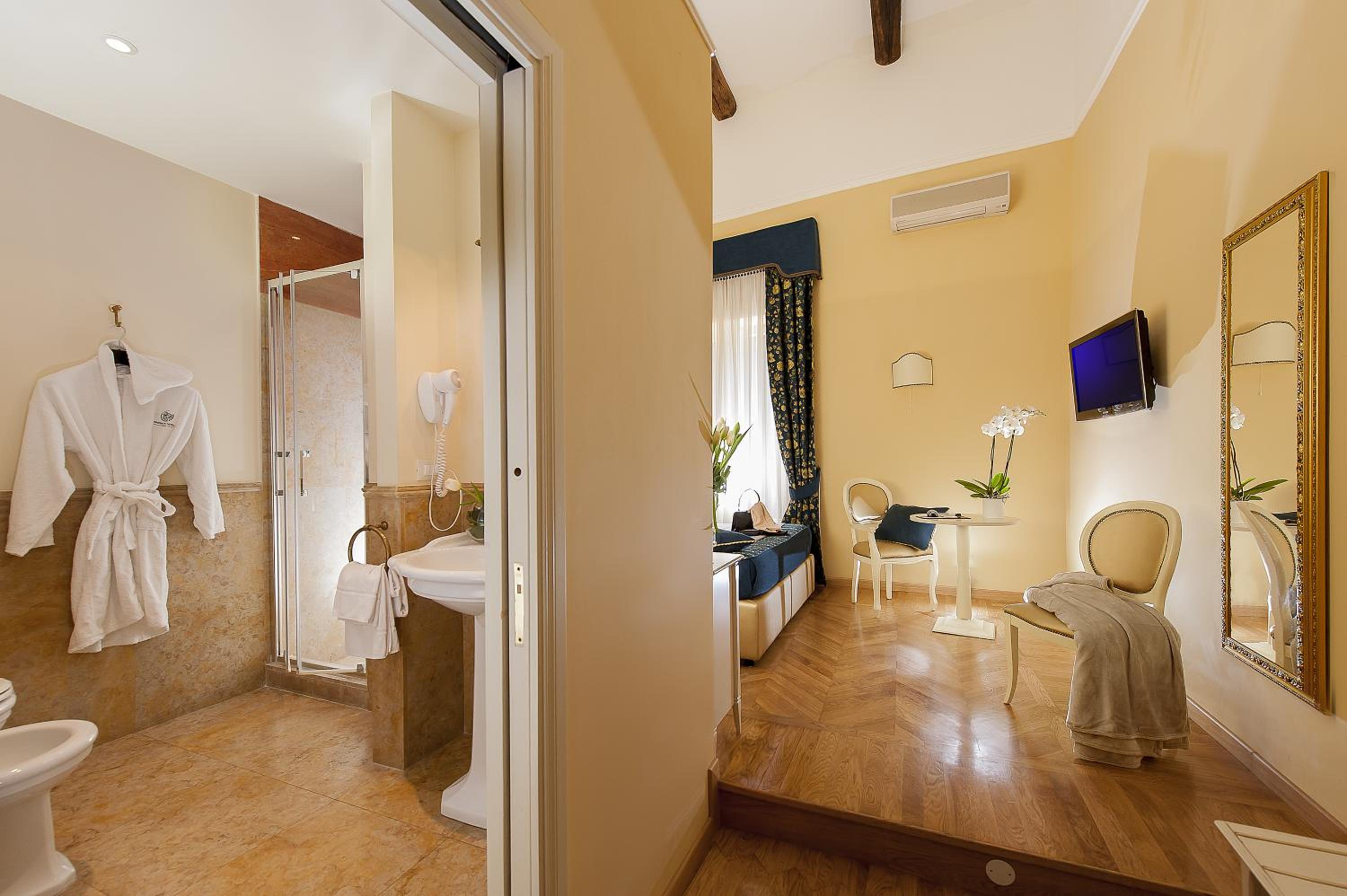 Standard Double or Twin Room photo 2