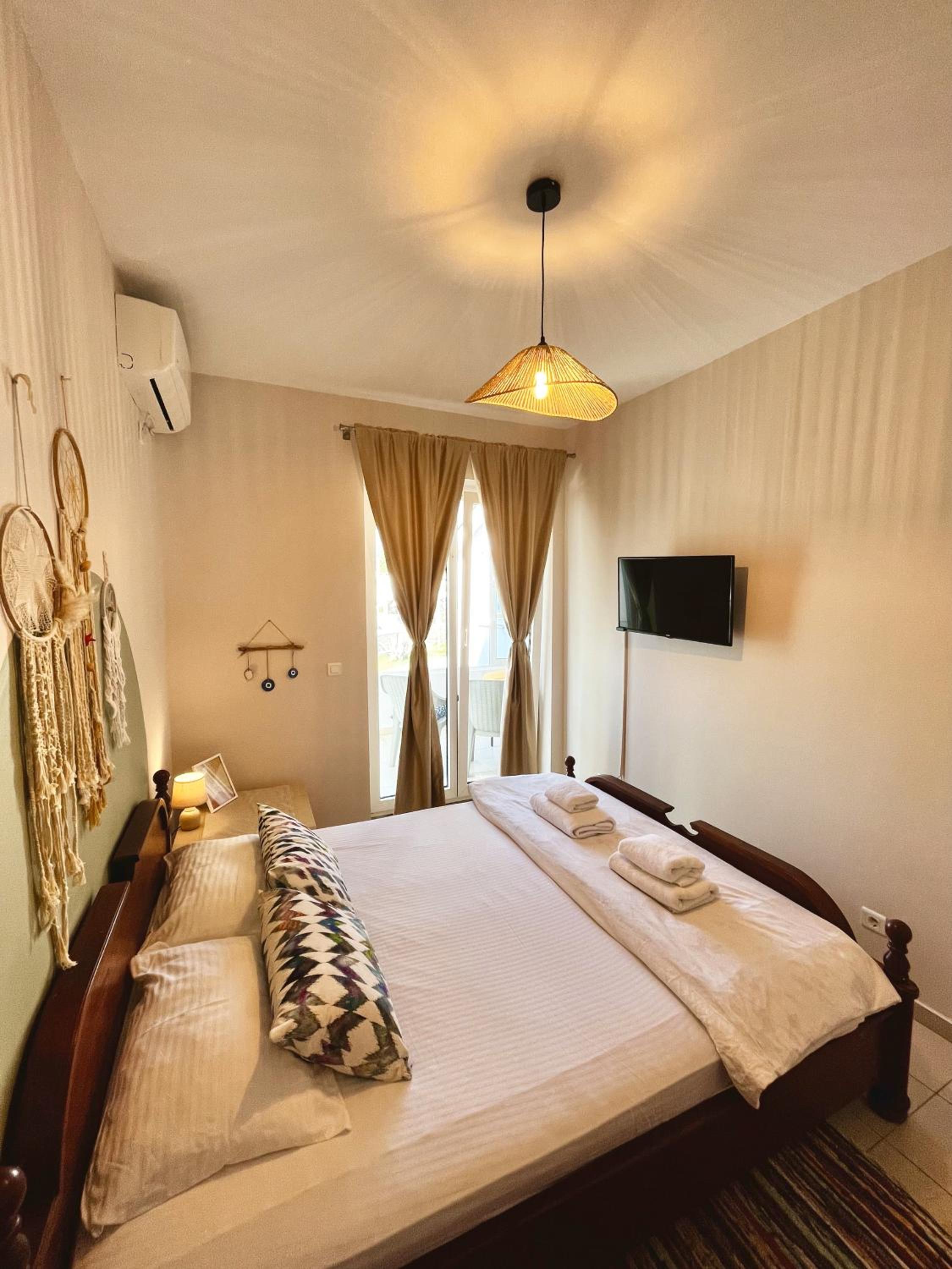 Two-Bedroom Apartment with Balcony - Photo 11