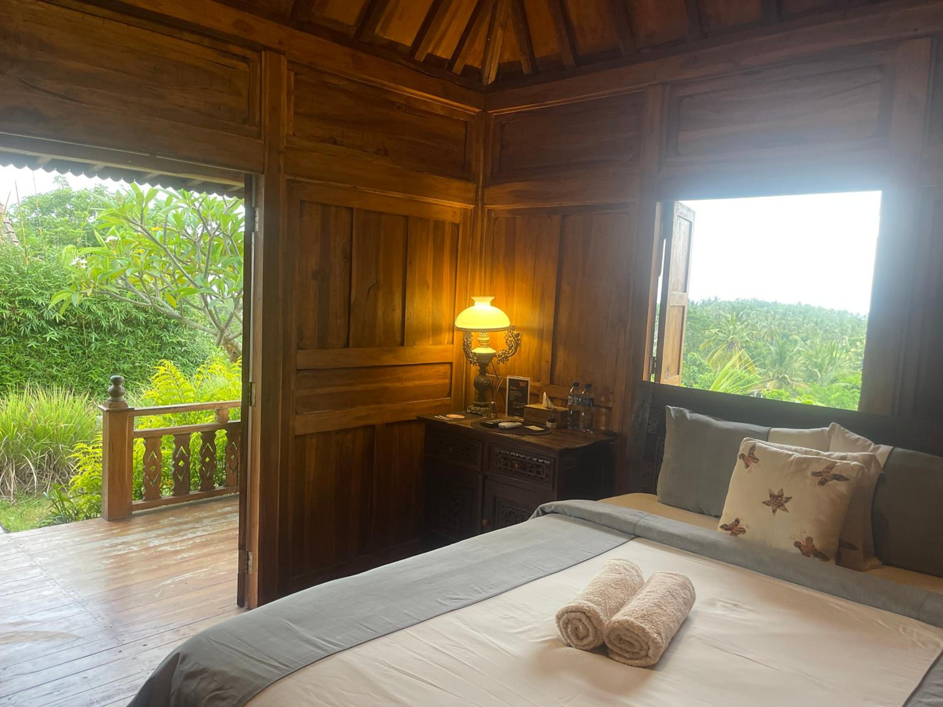 Deluxe Double Room with Balcony - Photo 9