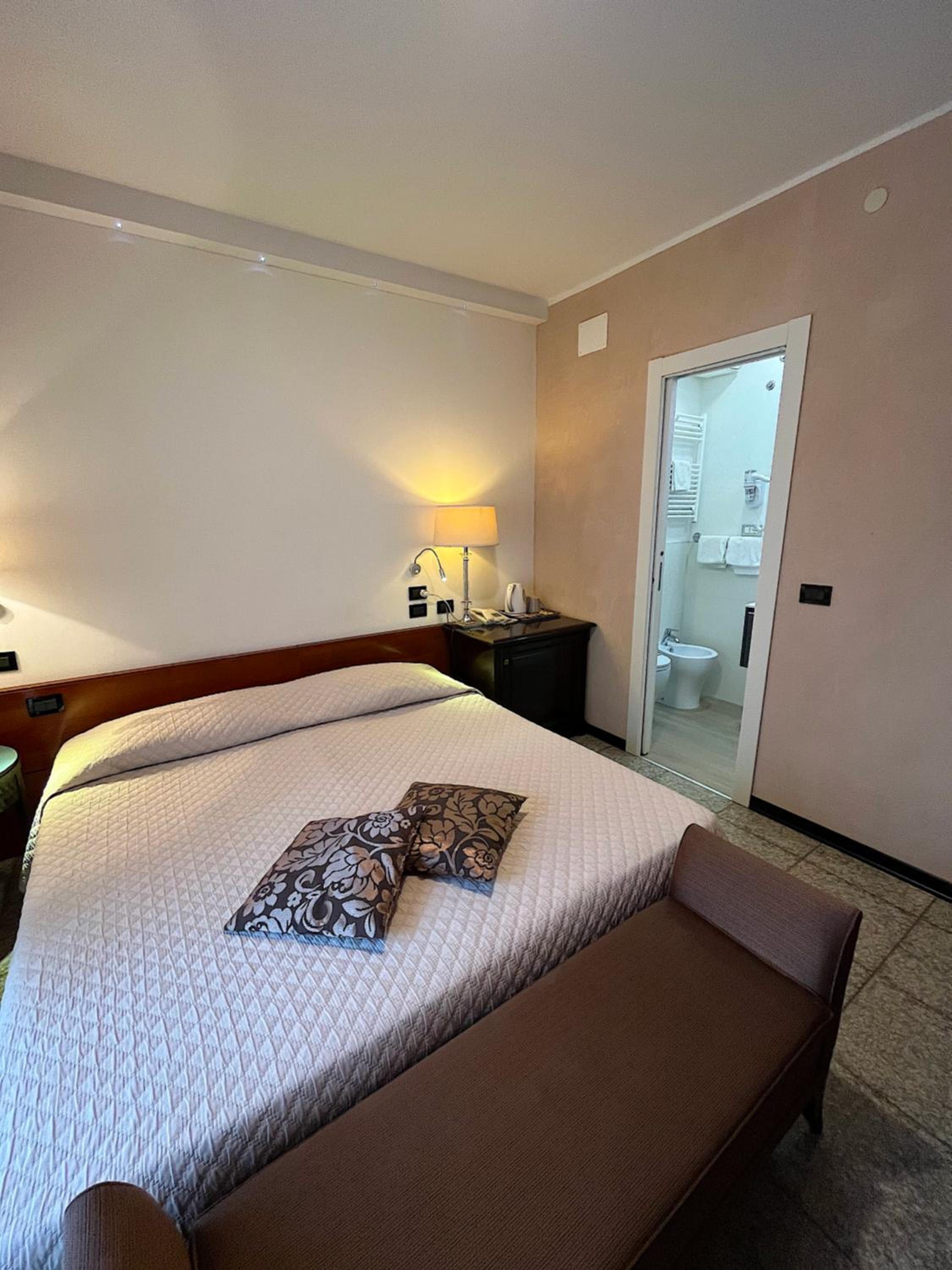 Double Room - Photo 13