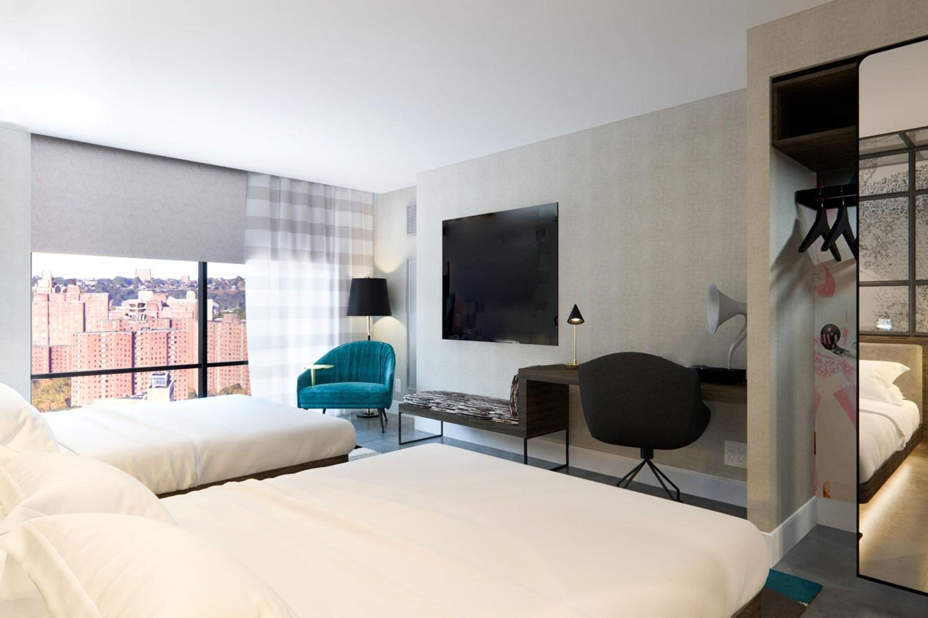Queen Room with Two Queen Beds thumbnail 5