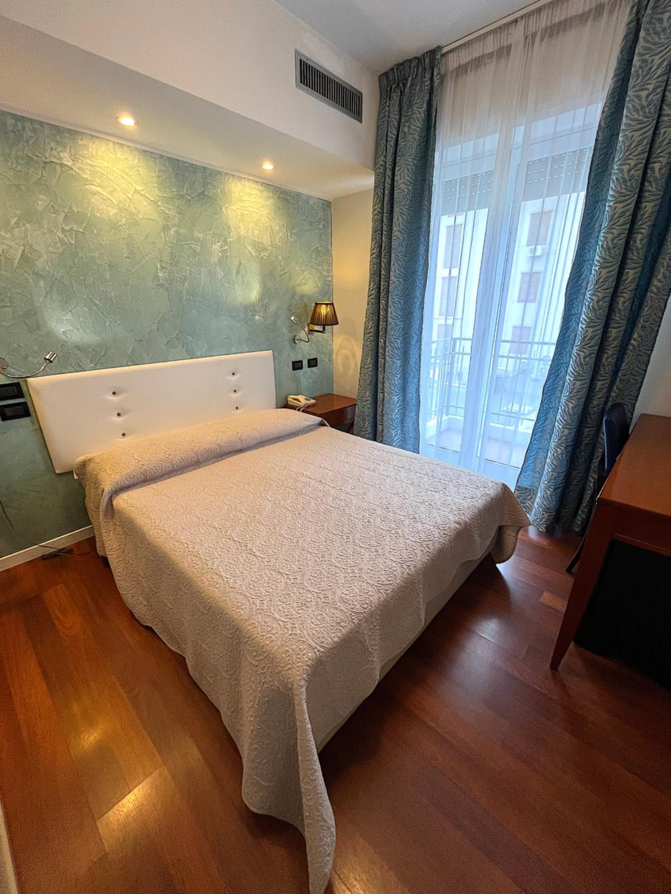 Small Double Room - Photo 1