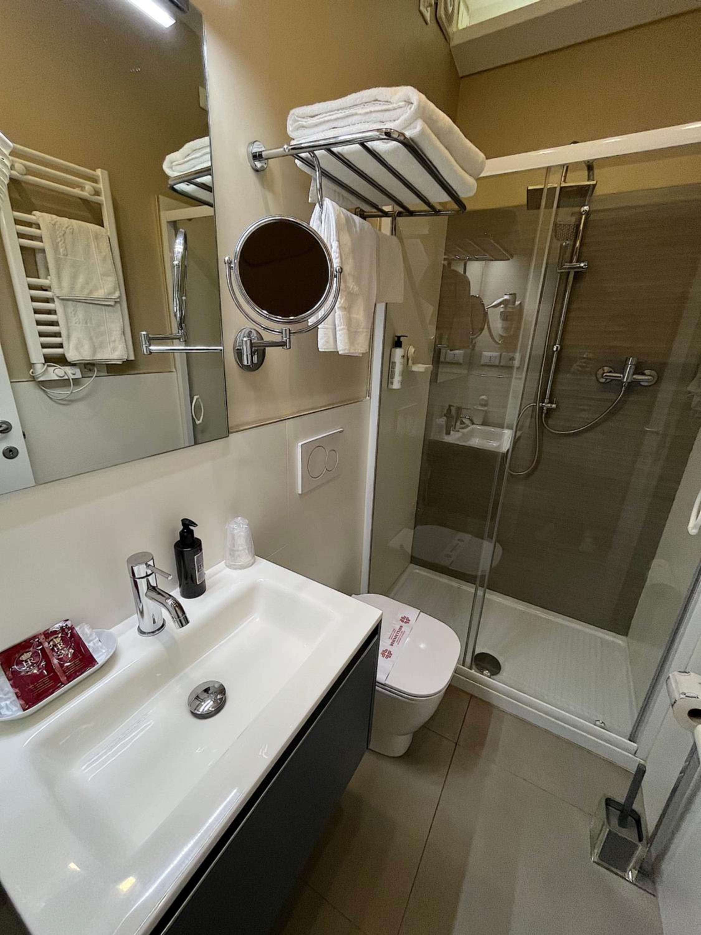 Small Double Room - Photo 8