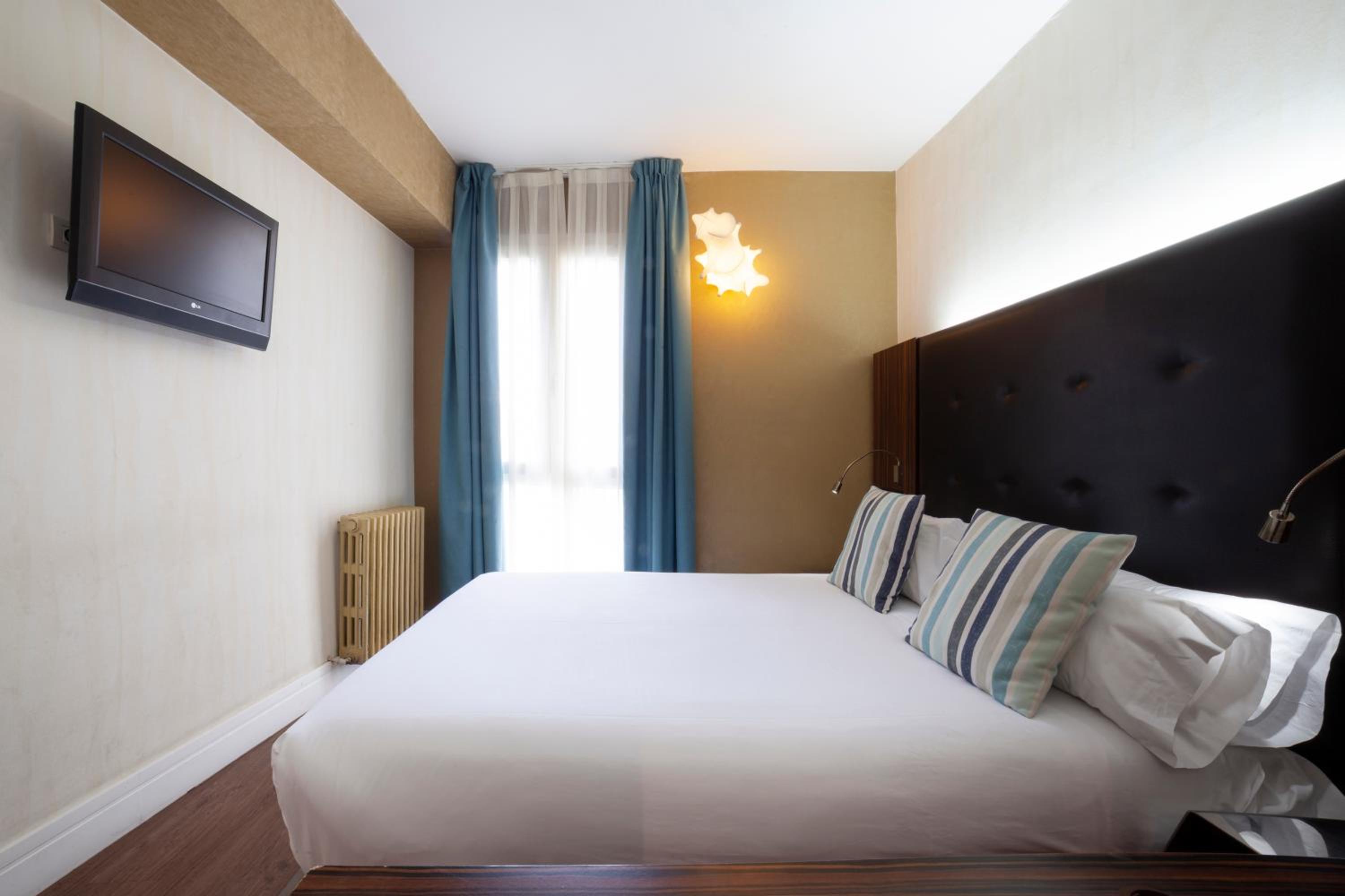 Double Room - Photo 6