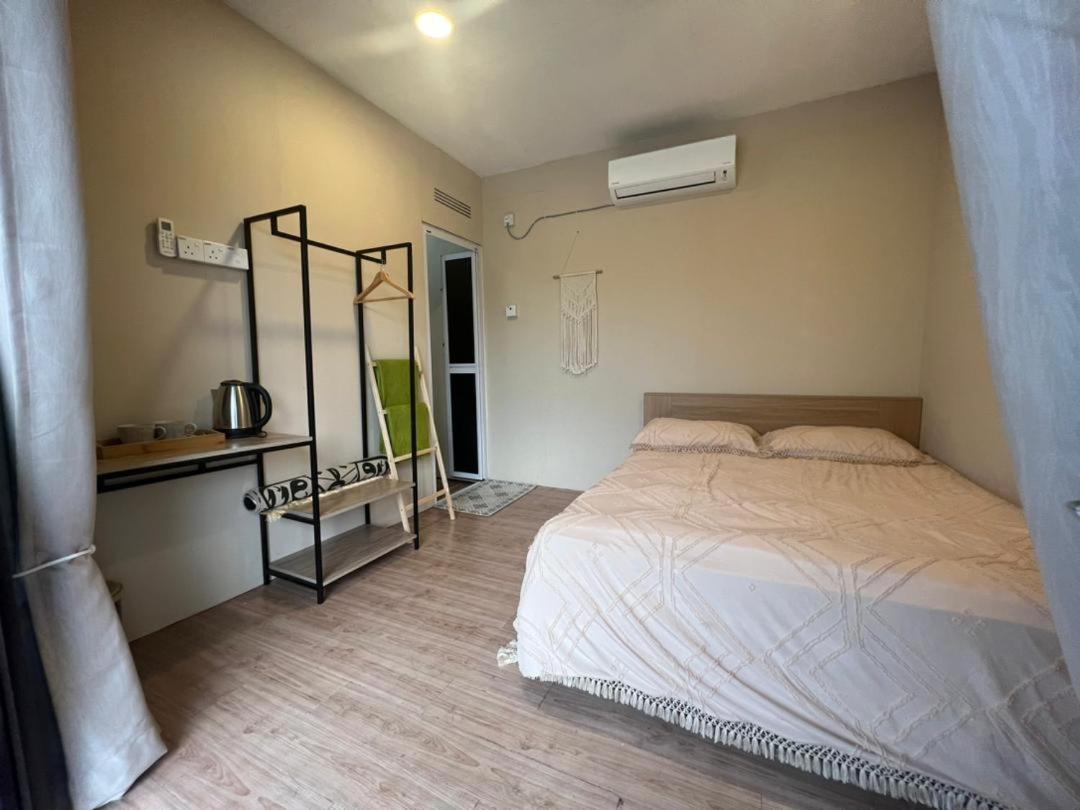 Double Room with Balcony (3 Adults) photo 2