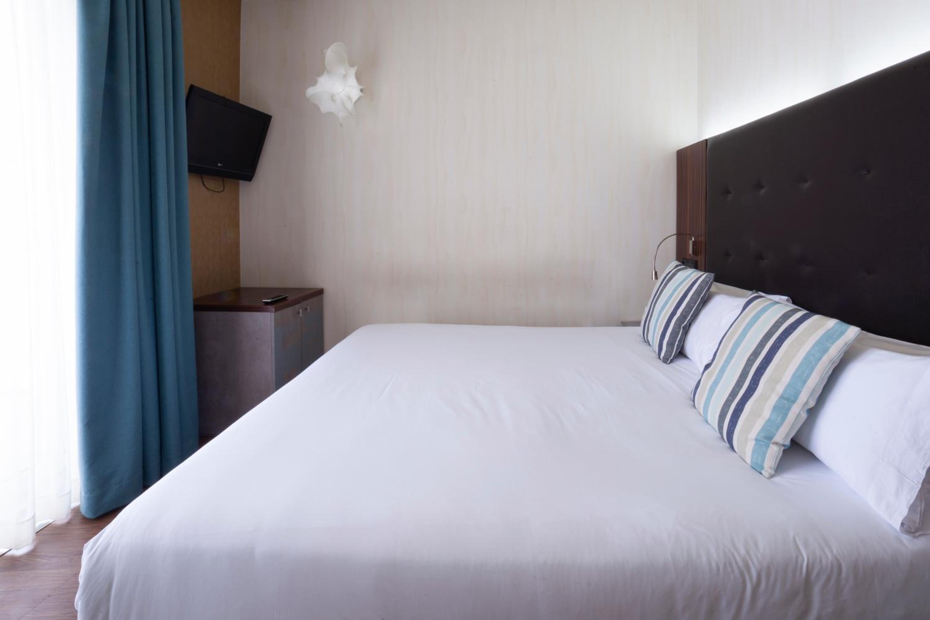 Double Room with Terrace and Sea View   - Photo 9