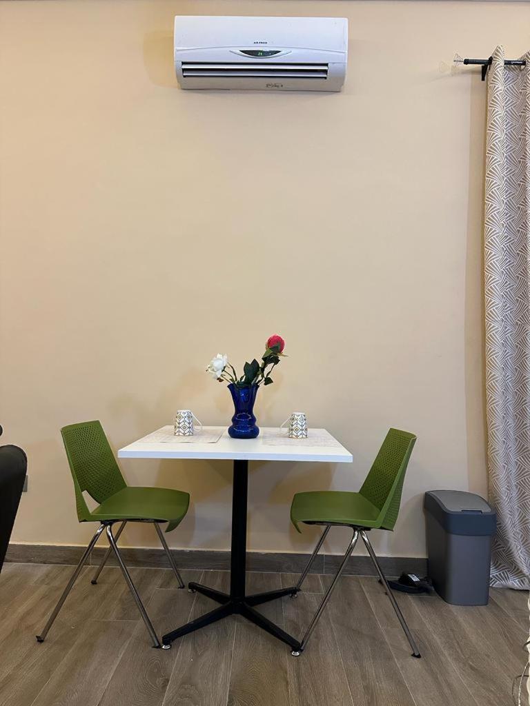 Studio Apartment photo 2
