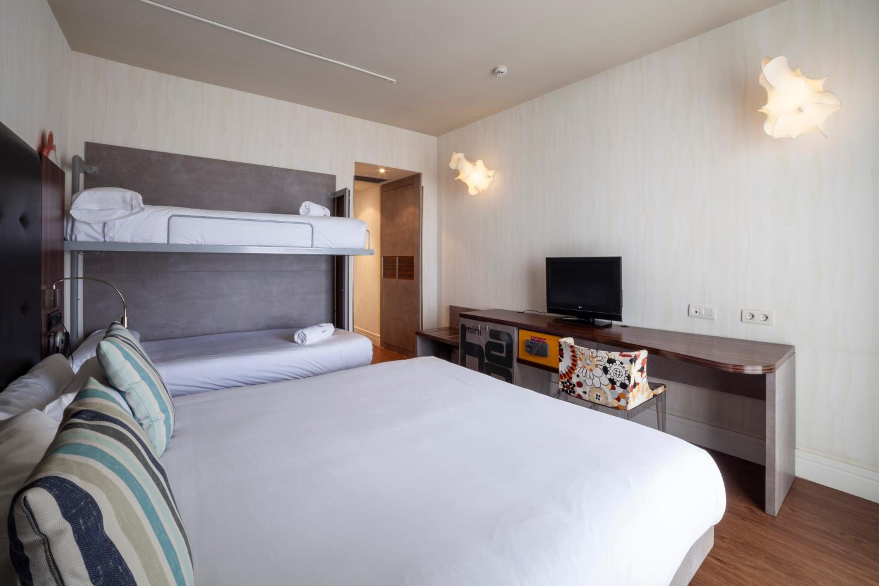Quadruple Room with Sea View  - Photo 5