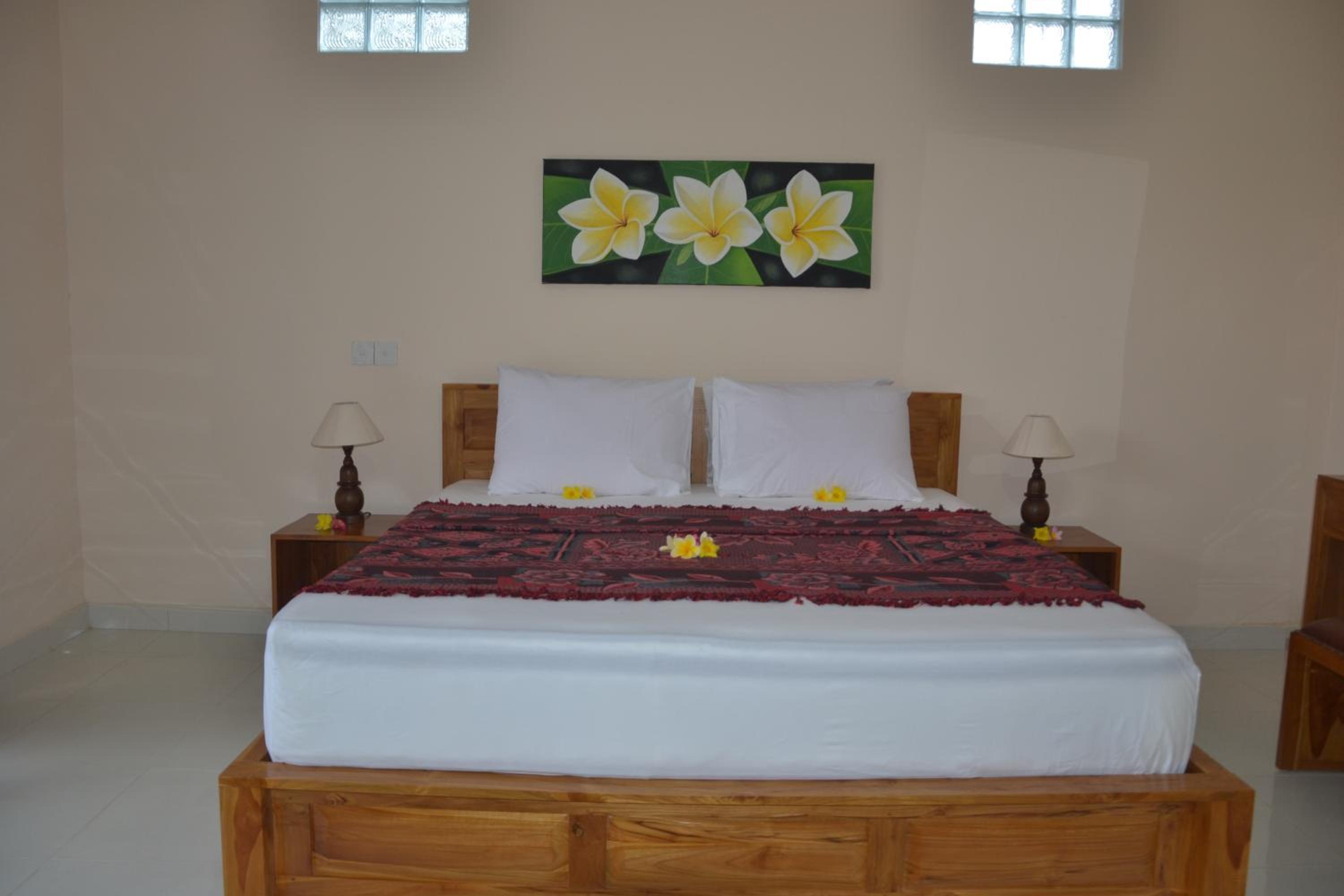 Deluxe Double Room with Balcony - Photo 9