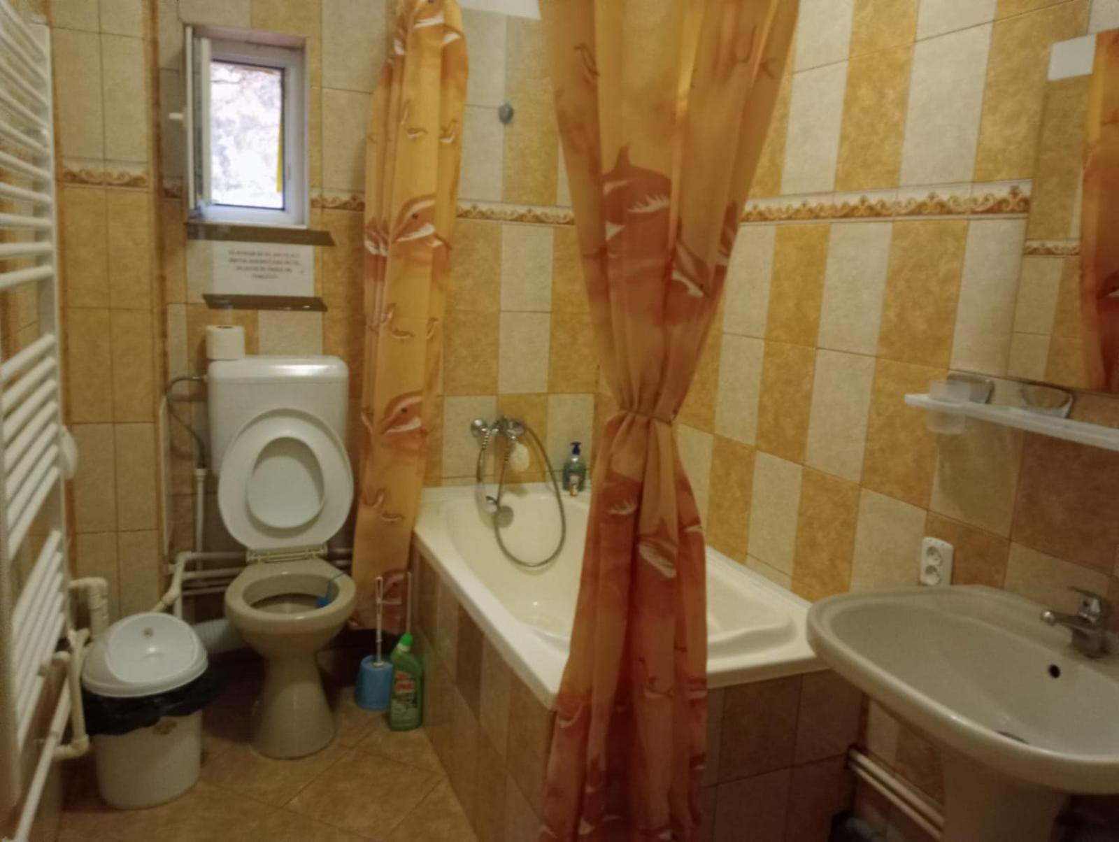 Double Room with Shared Bathroom photo 3