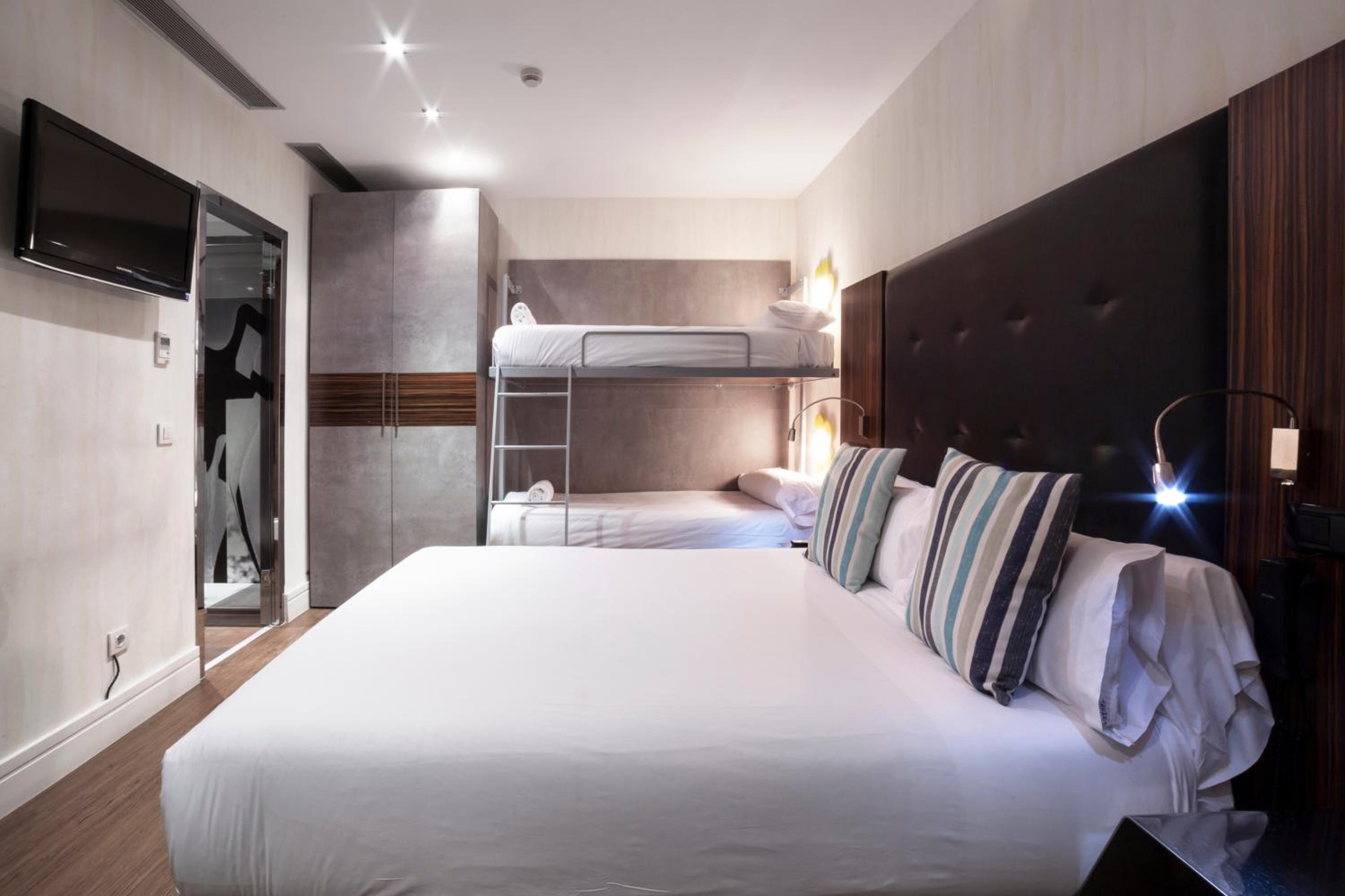 Quadruple Room Interior ( 4 Adults )   - Photo 2