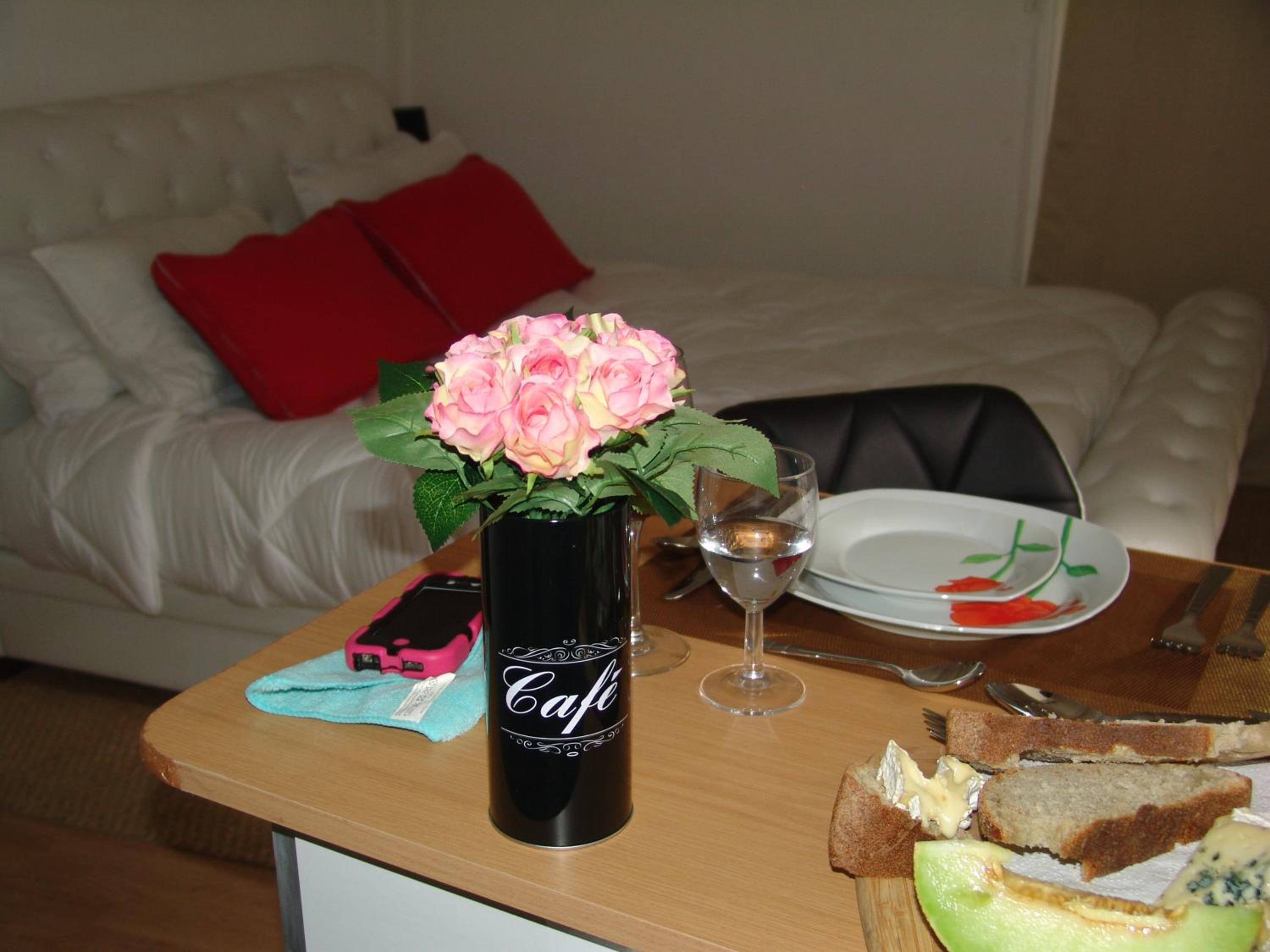 Studio Apartment - Photo 8
