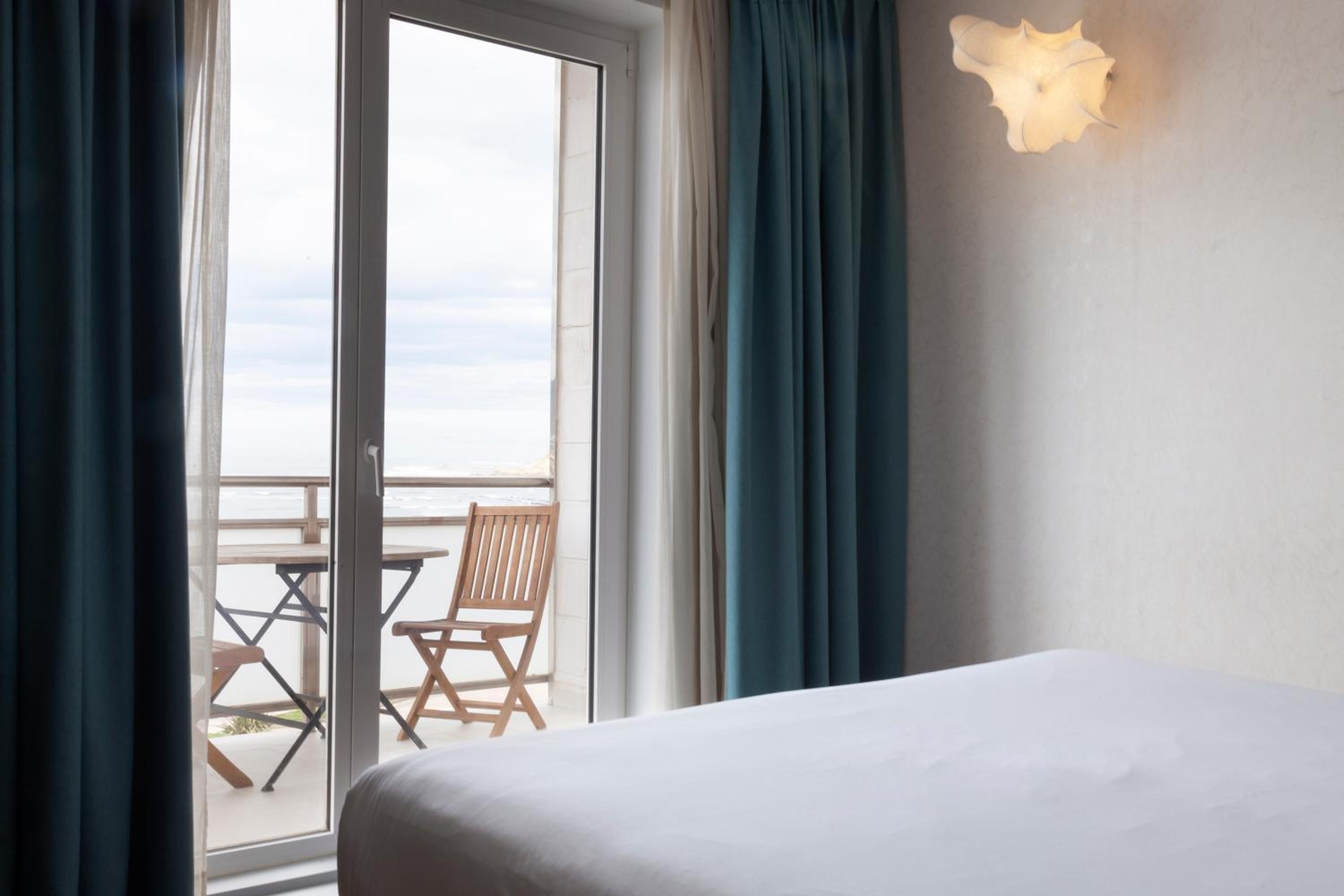 Superior Room with Balcony - Photo 2