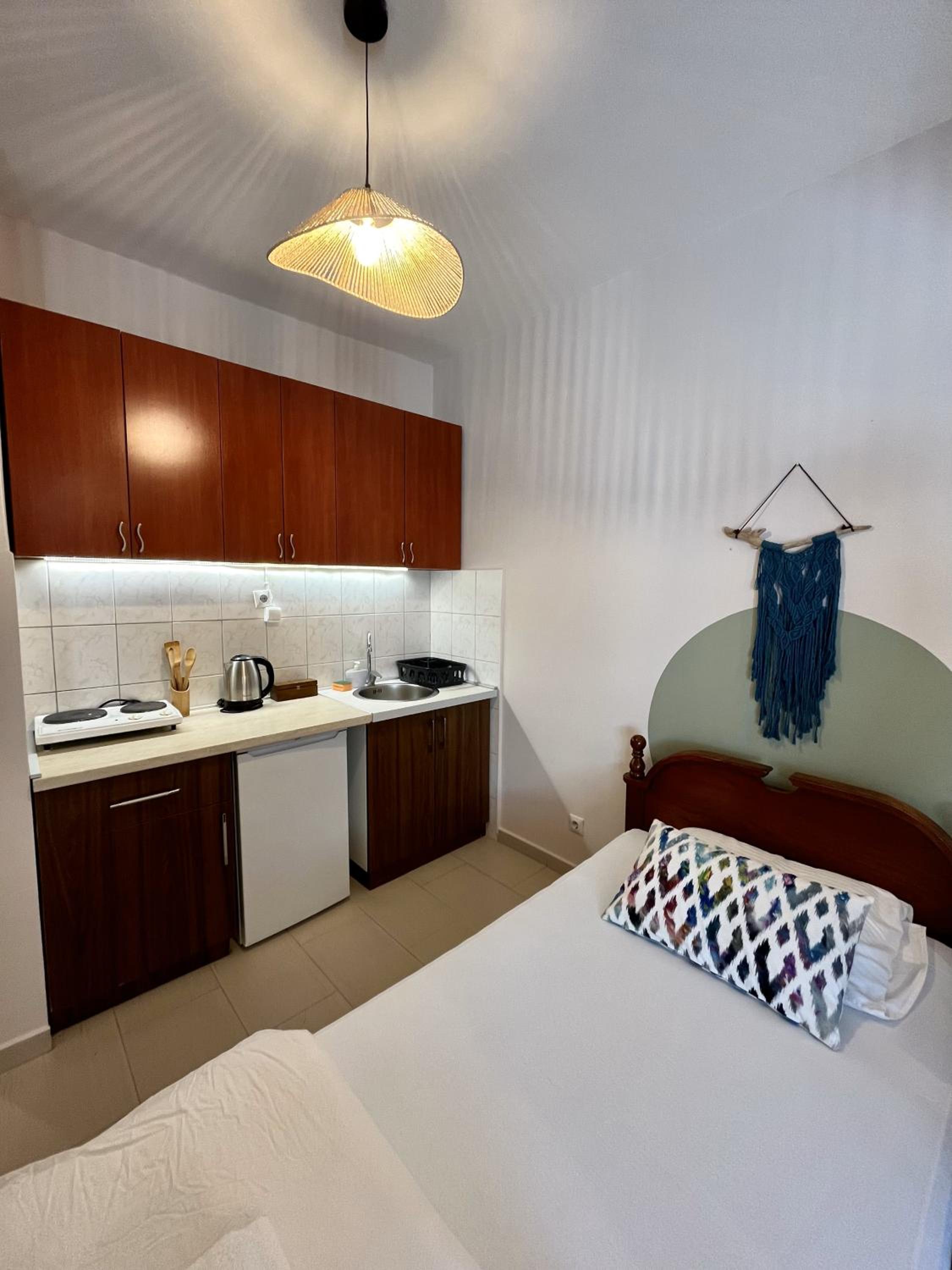 Deluxe Triple Studio with balcony - Photo 13