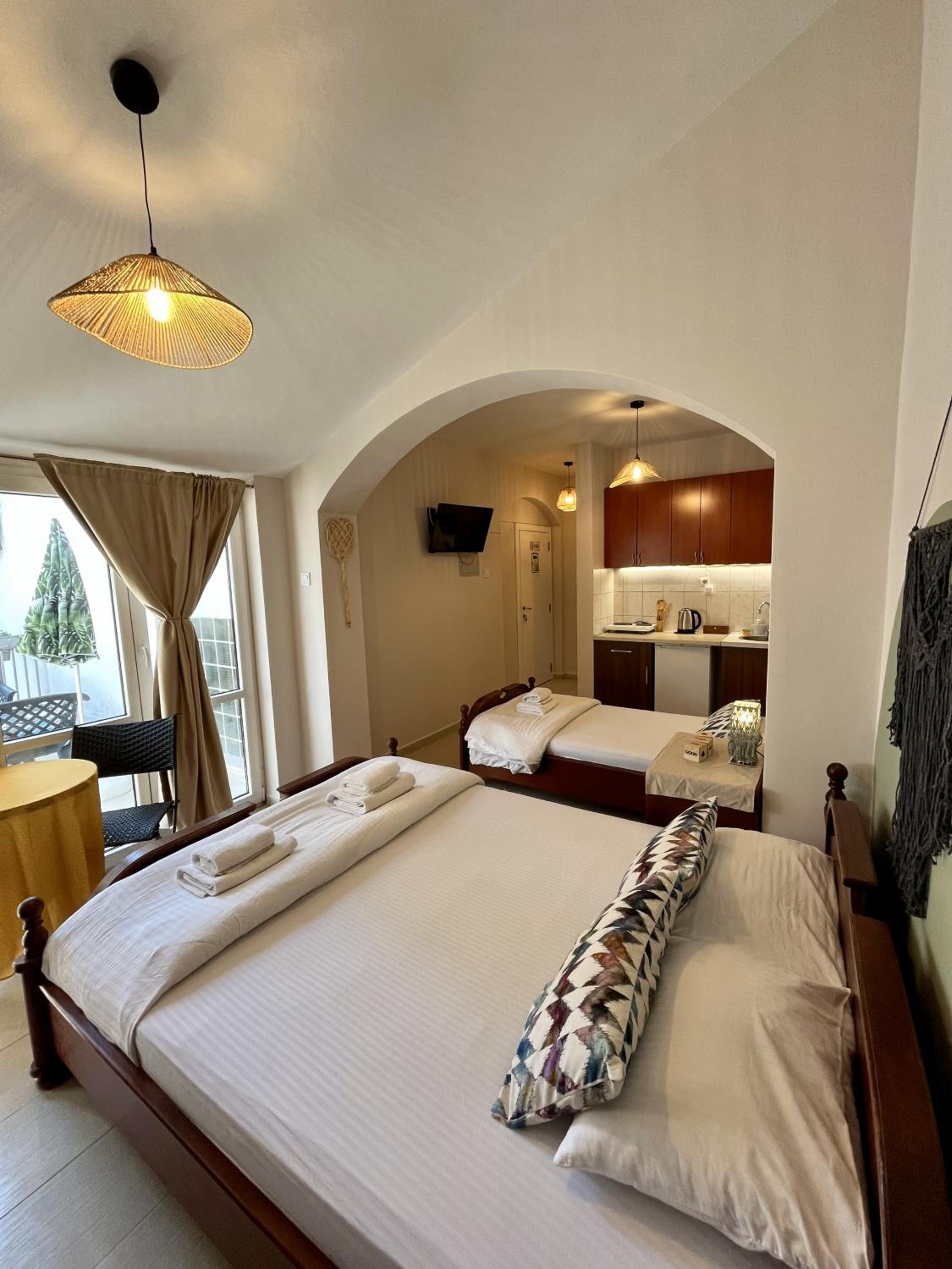 Deluxe Triple Studio with balcony - Photo 1