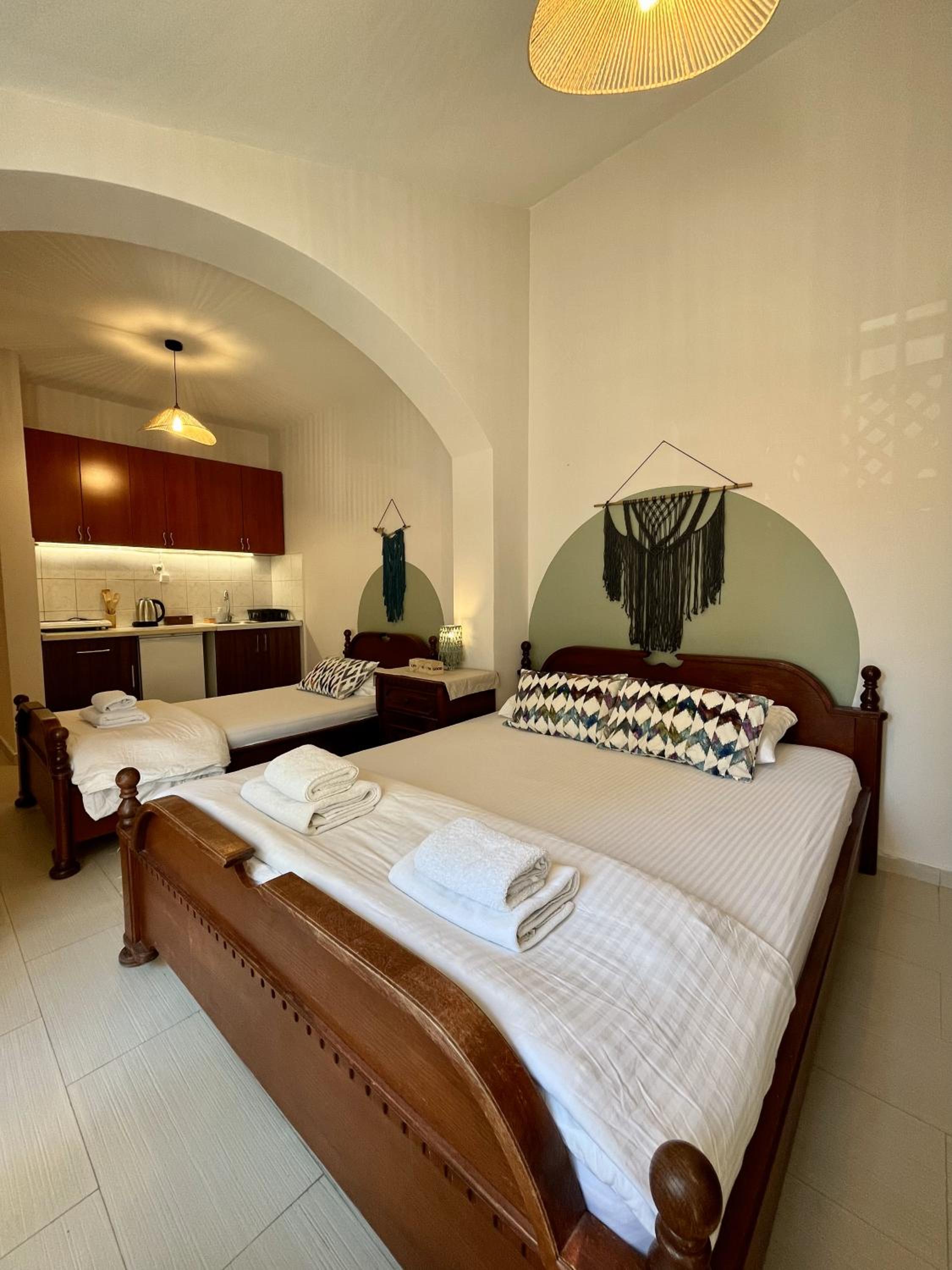 Deluxe Triple Studio with balcony - Photo 21