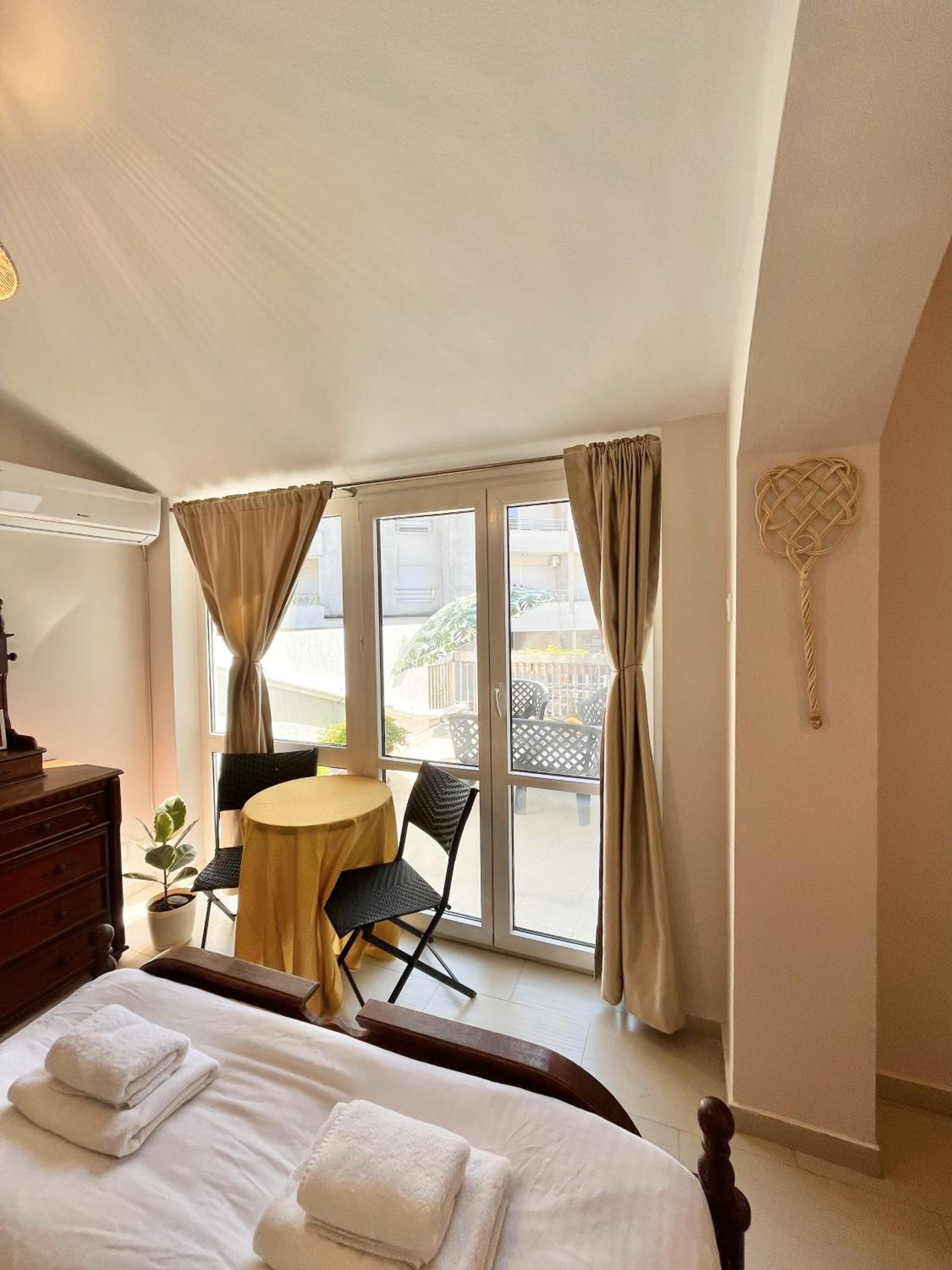 Deluxe Triple Studio with balcony - Photo 16