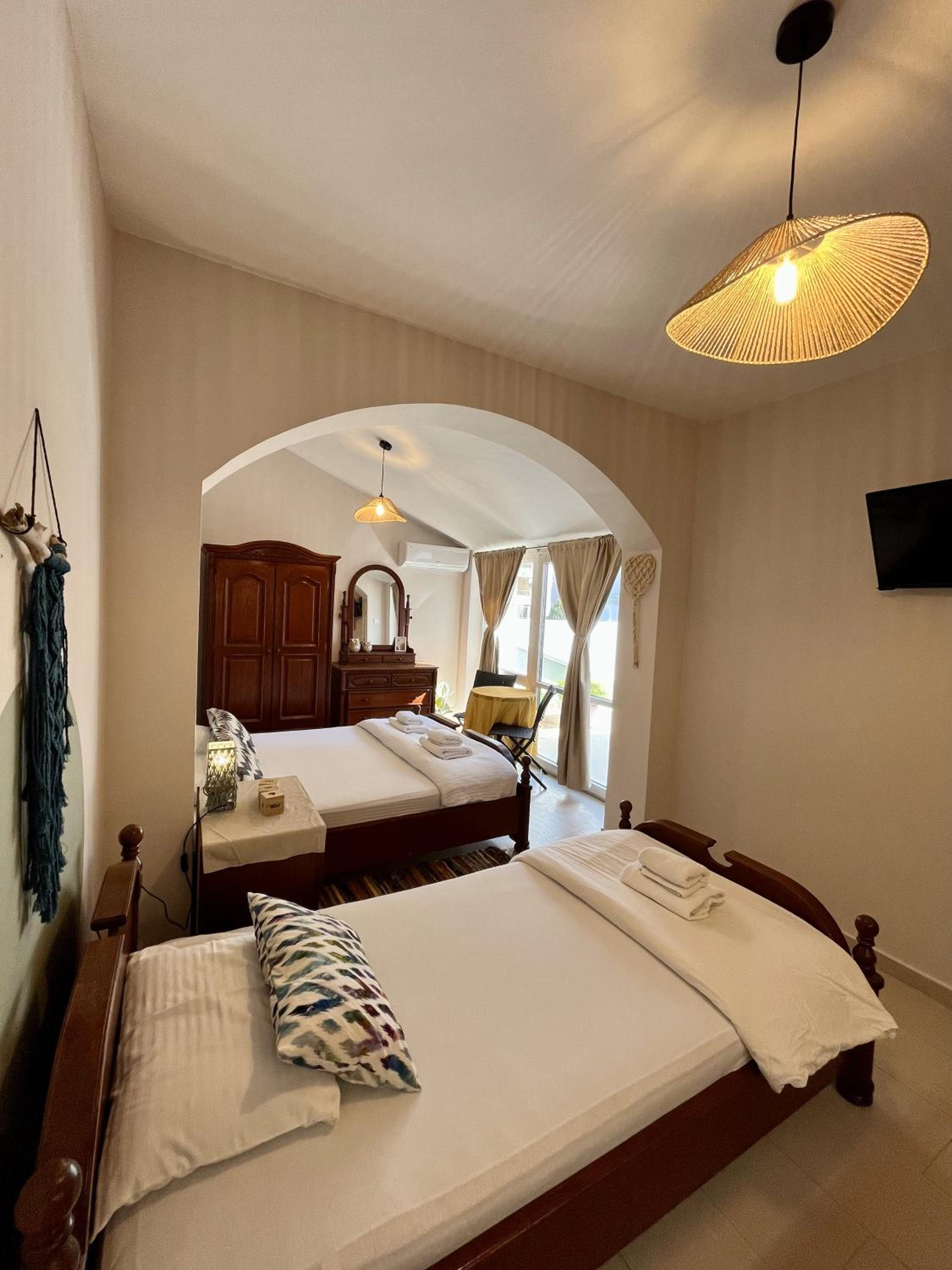 Deluxe Triple Studio with balcony - Photo 6
