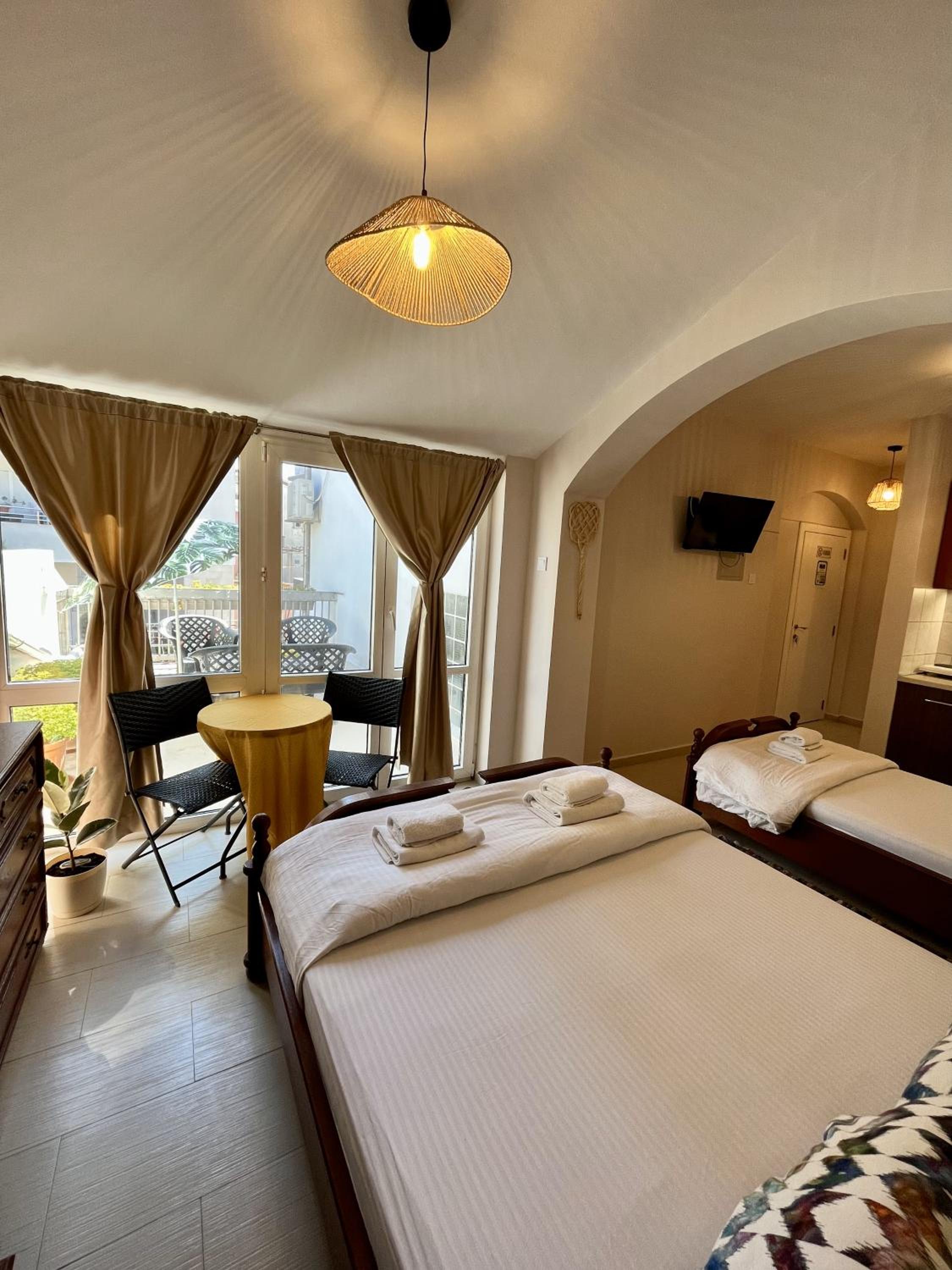 Deluxe Triple Studio with balcony - Photo 5