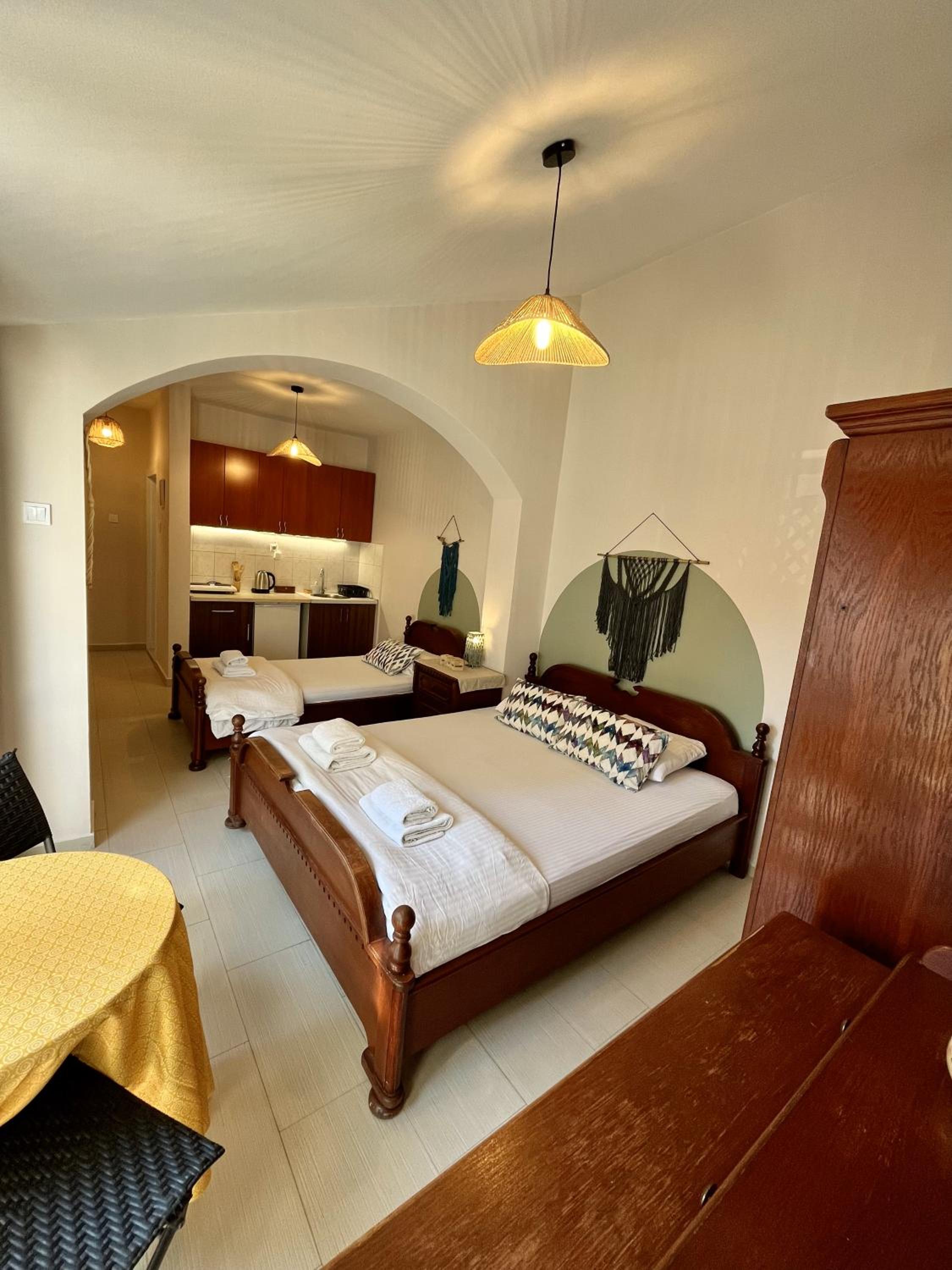 Deluxe Triple Studio with balcony - Photo 3