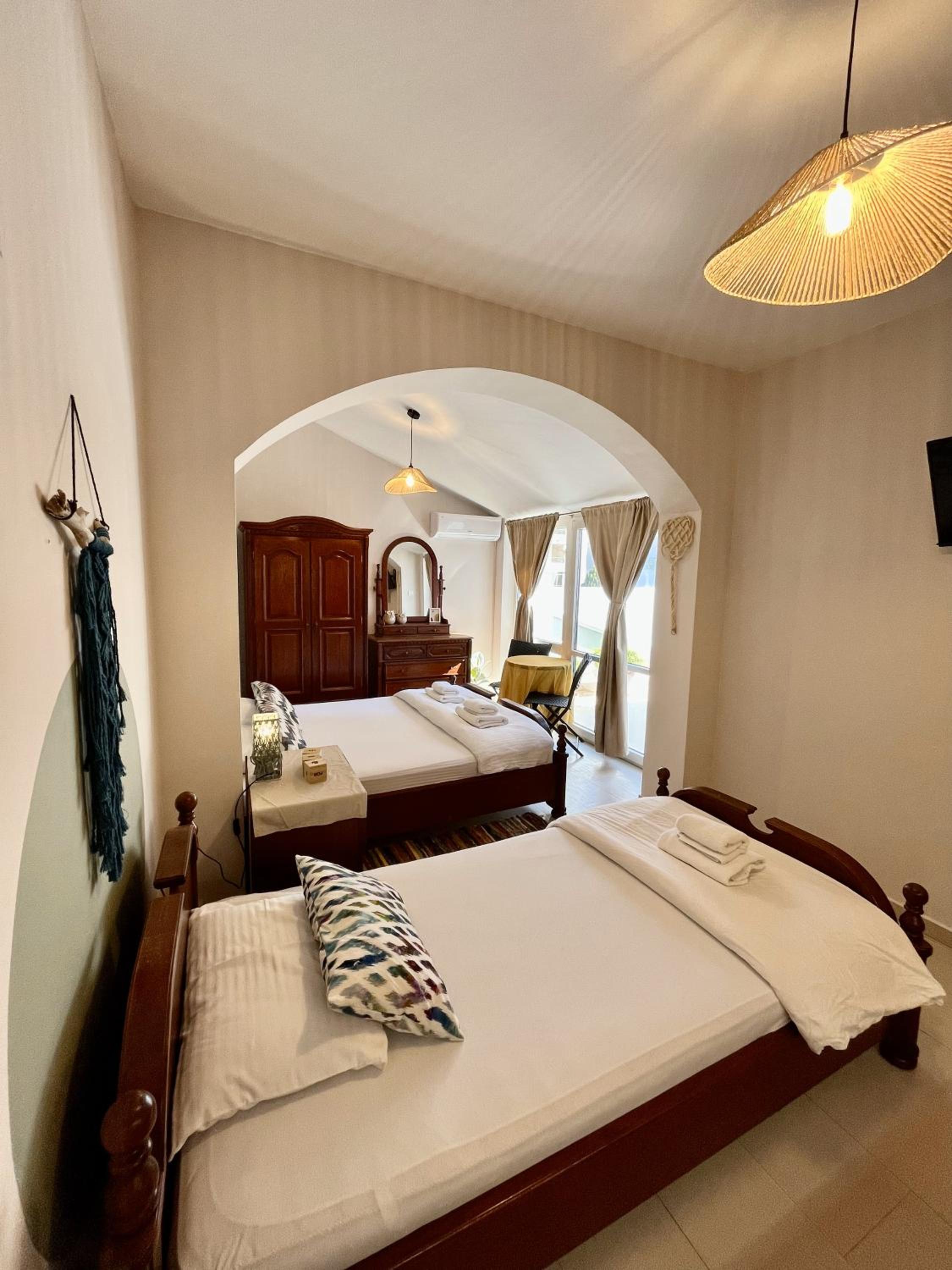 Deluxe Triple Studio with balcony - Photo 9