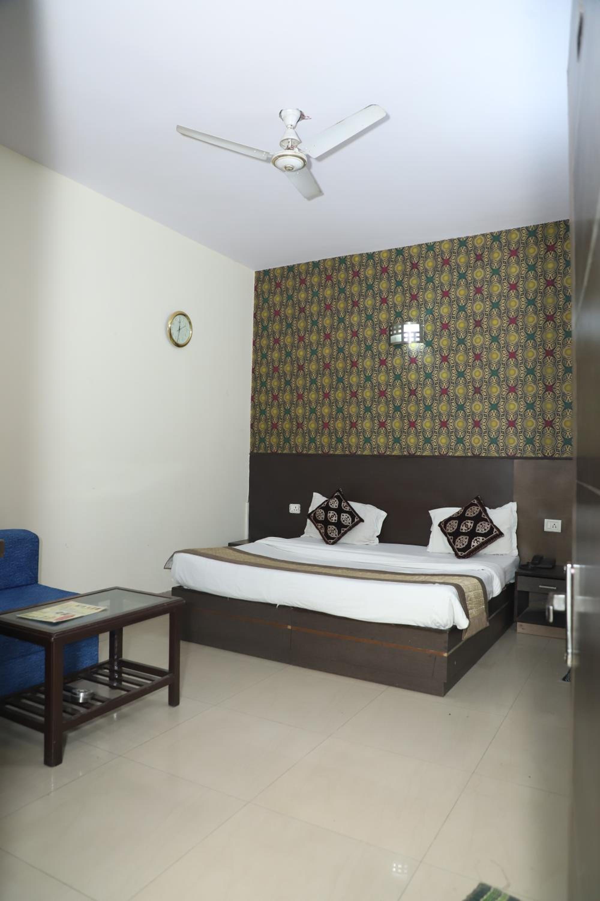 Deluxe Double Room with Extra Bed - Photo 3