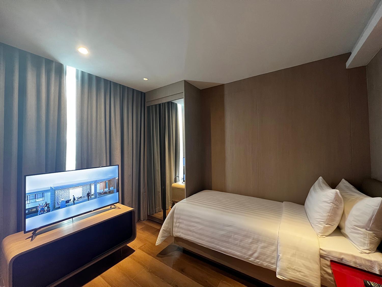 Three-Bedroom Suite - Photo 4