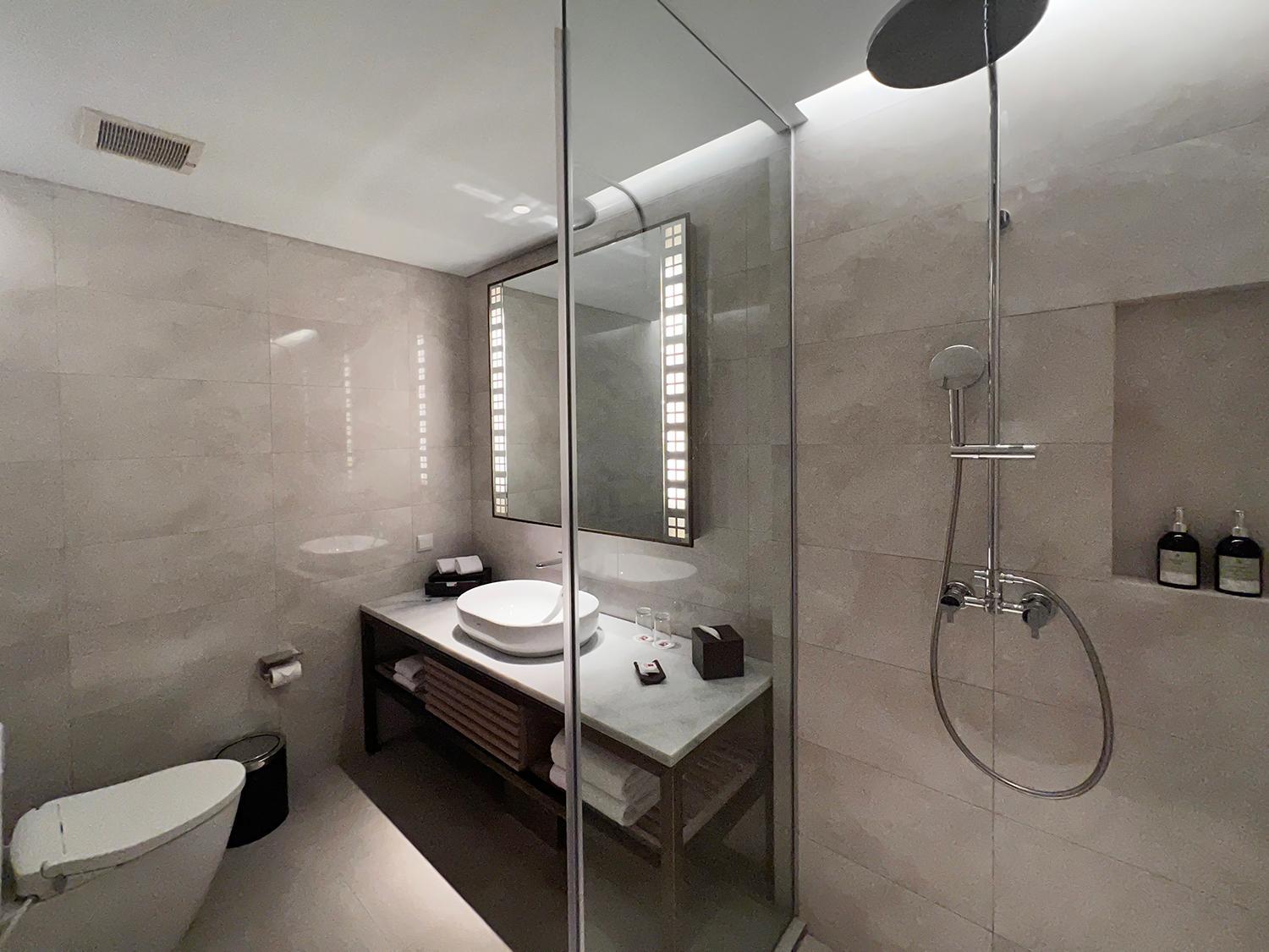 Three-Bedroom Suite - Photo 5