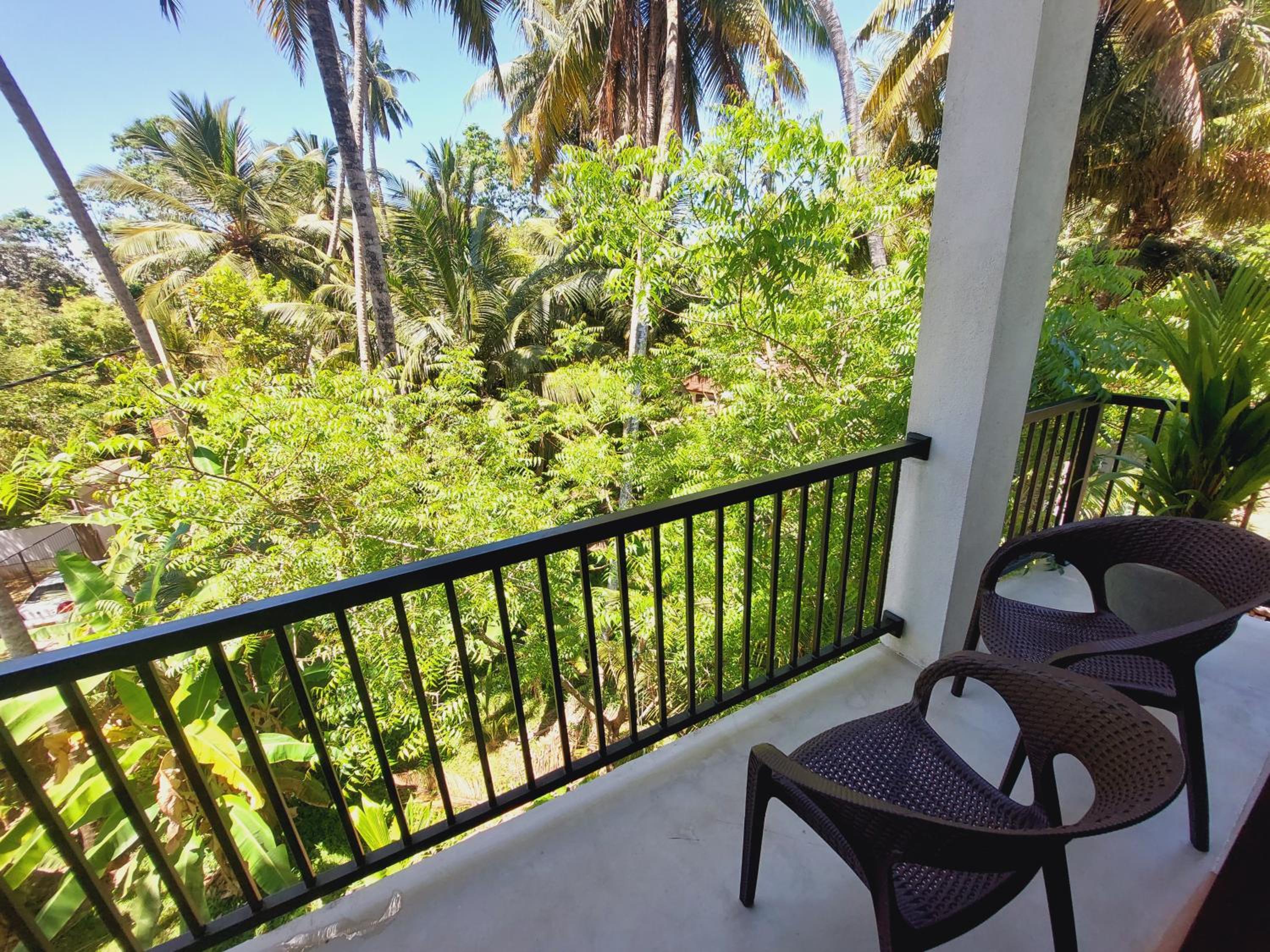 Deluxe Double Room with Balcony photo 3
