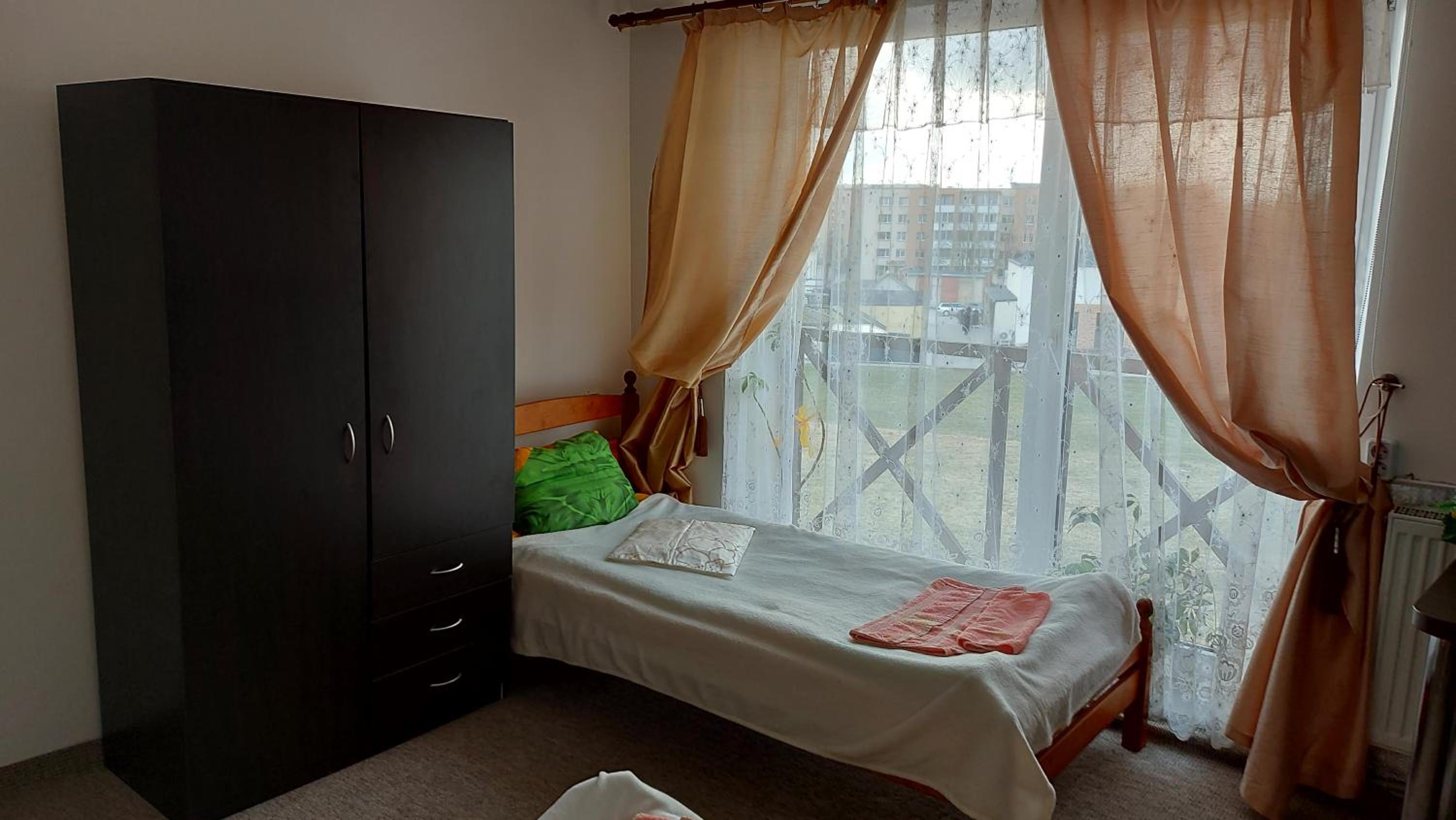 Apartment With Shared Bathroom