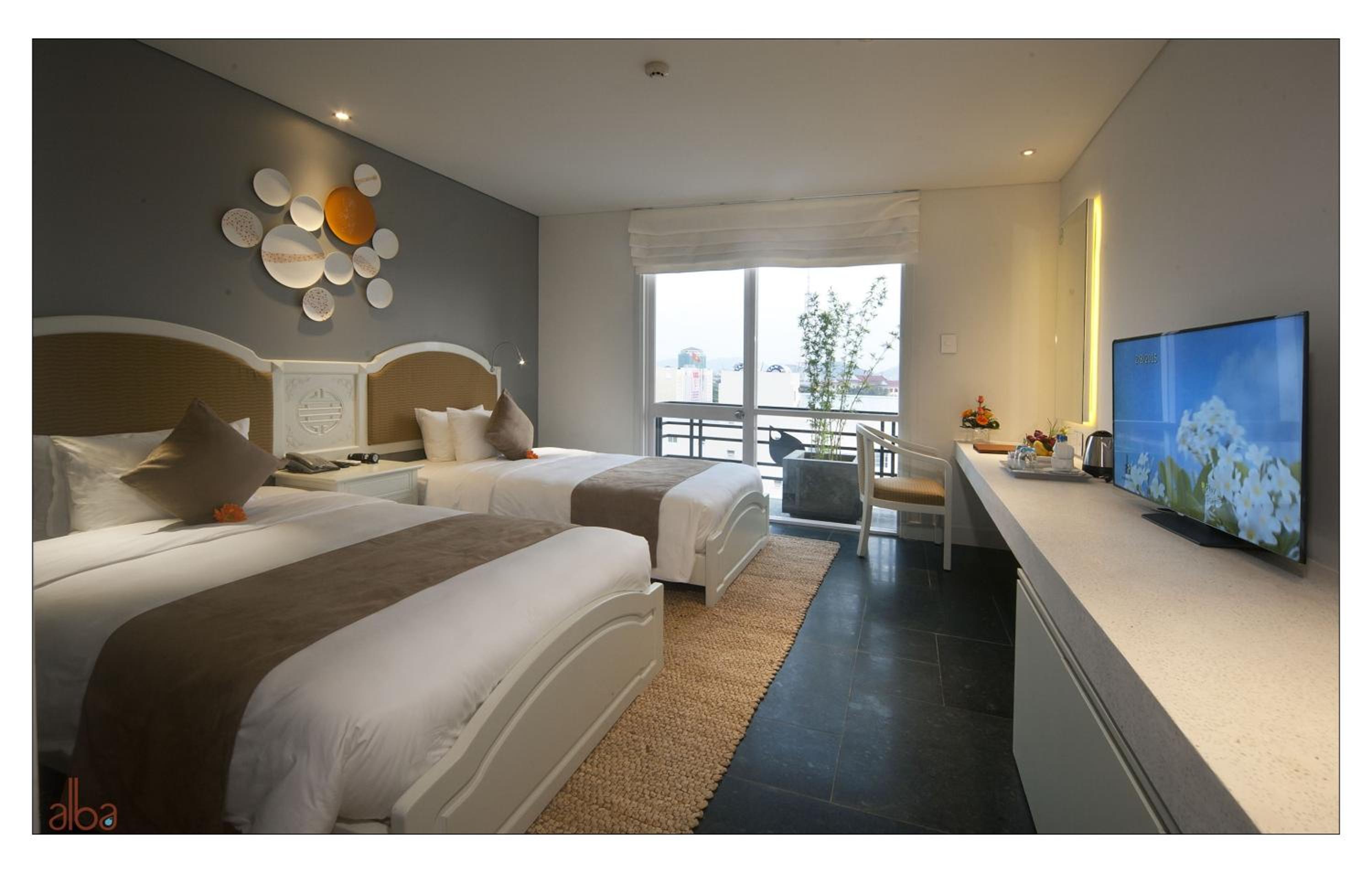 Alba Junior Suite with City View - Photo 4
