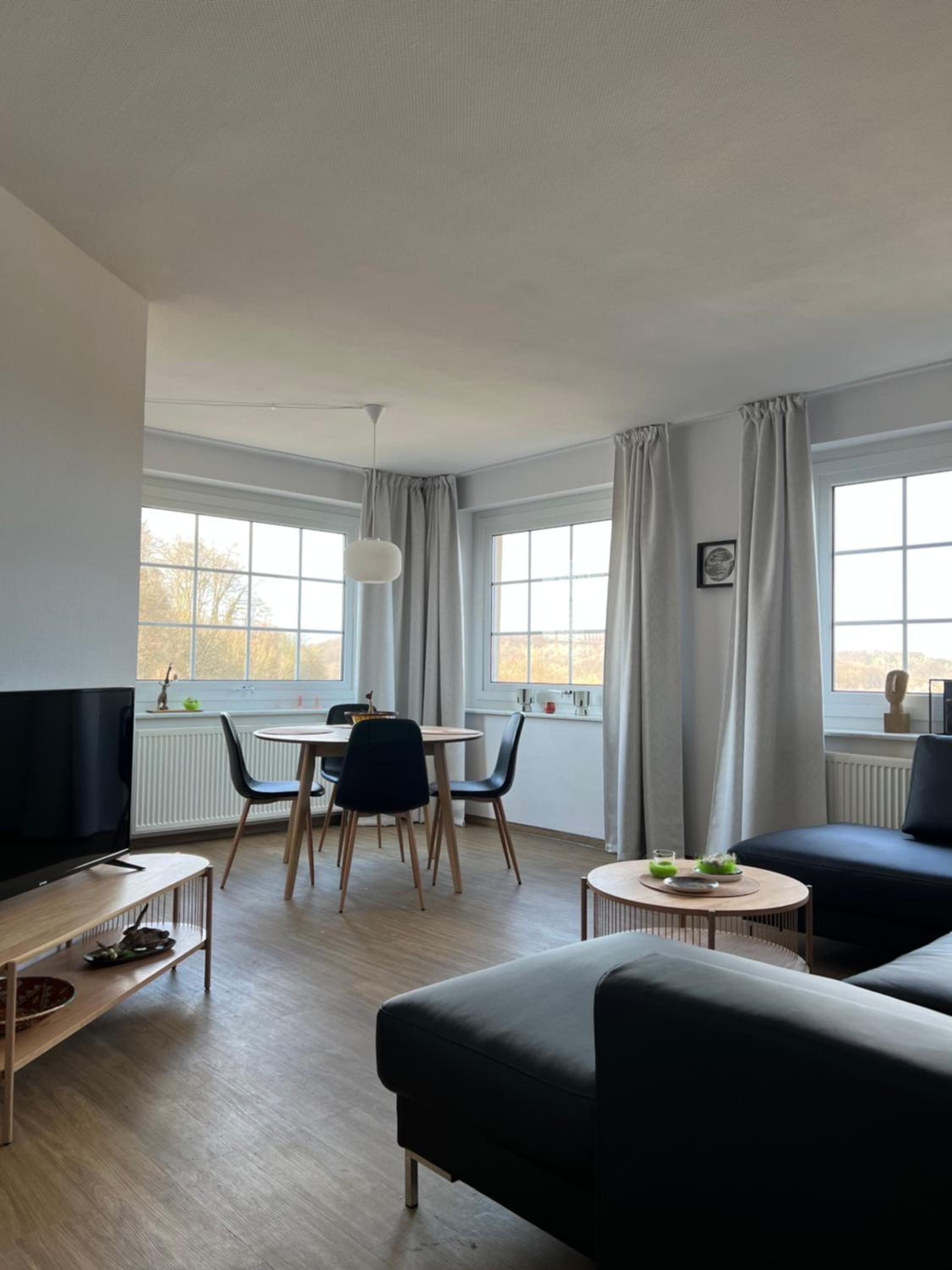 Apartment with child room photo 1