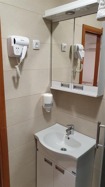 Double Room - Photo 10