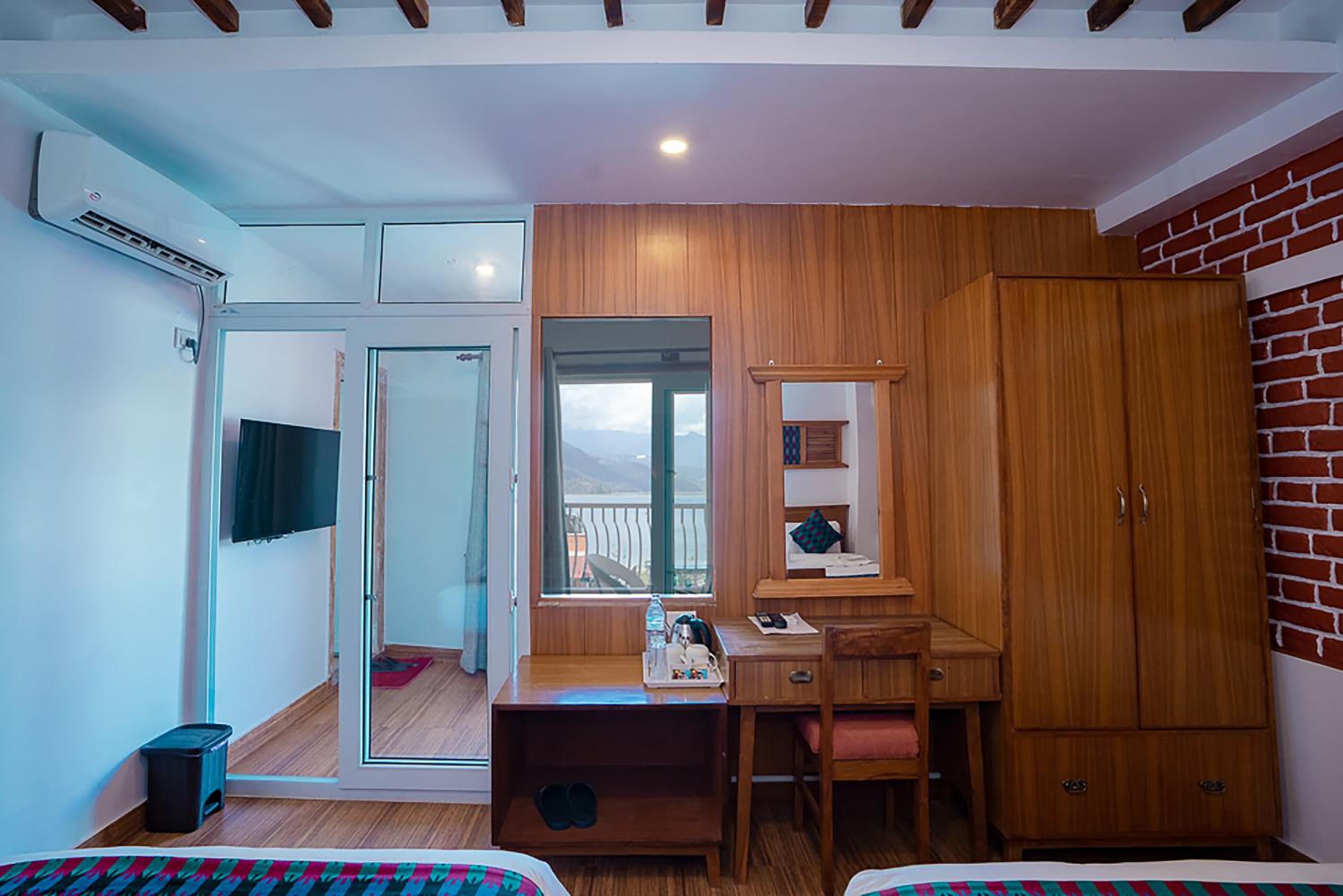 Deluxe Double or Twin Room - Photo 2