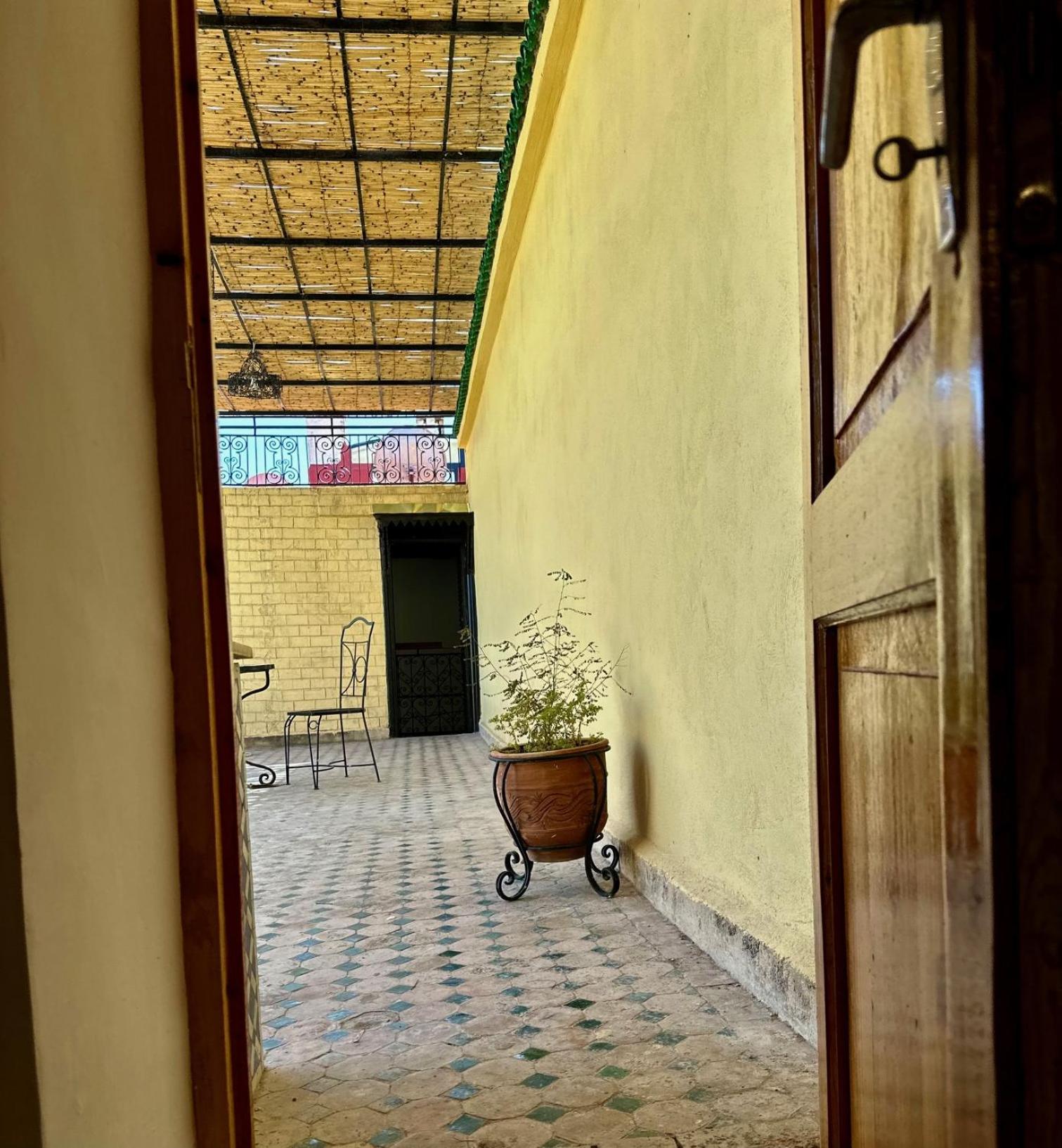 Small Twin Room - Photo 6