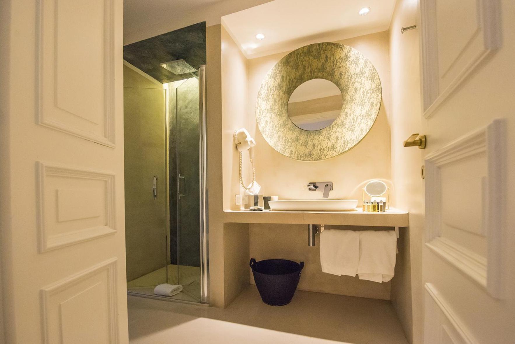 King Suite with Balcony photo 3