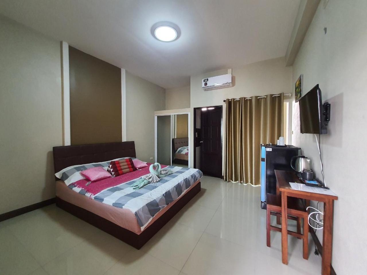 One-Bedroom Apartment photo 3